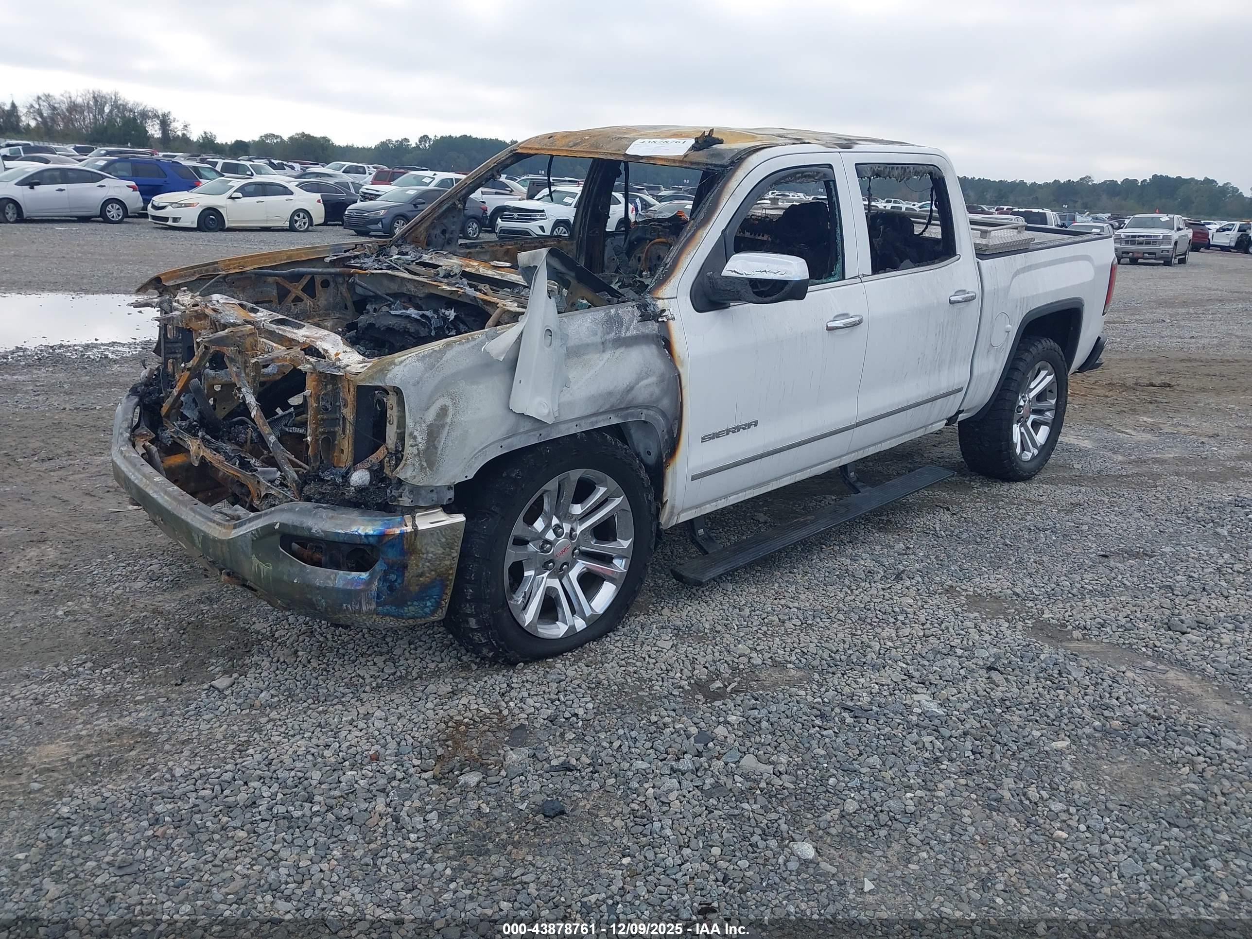 GMC SIERRA image 2