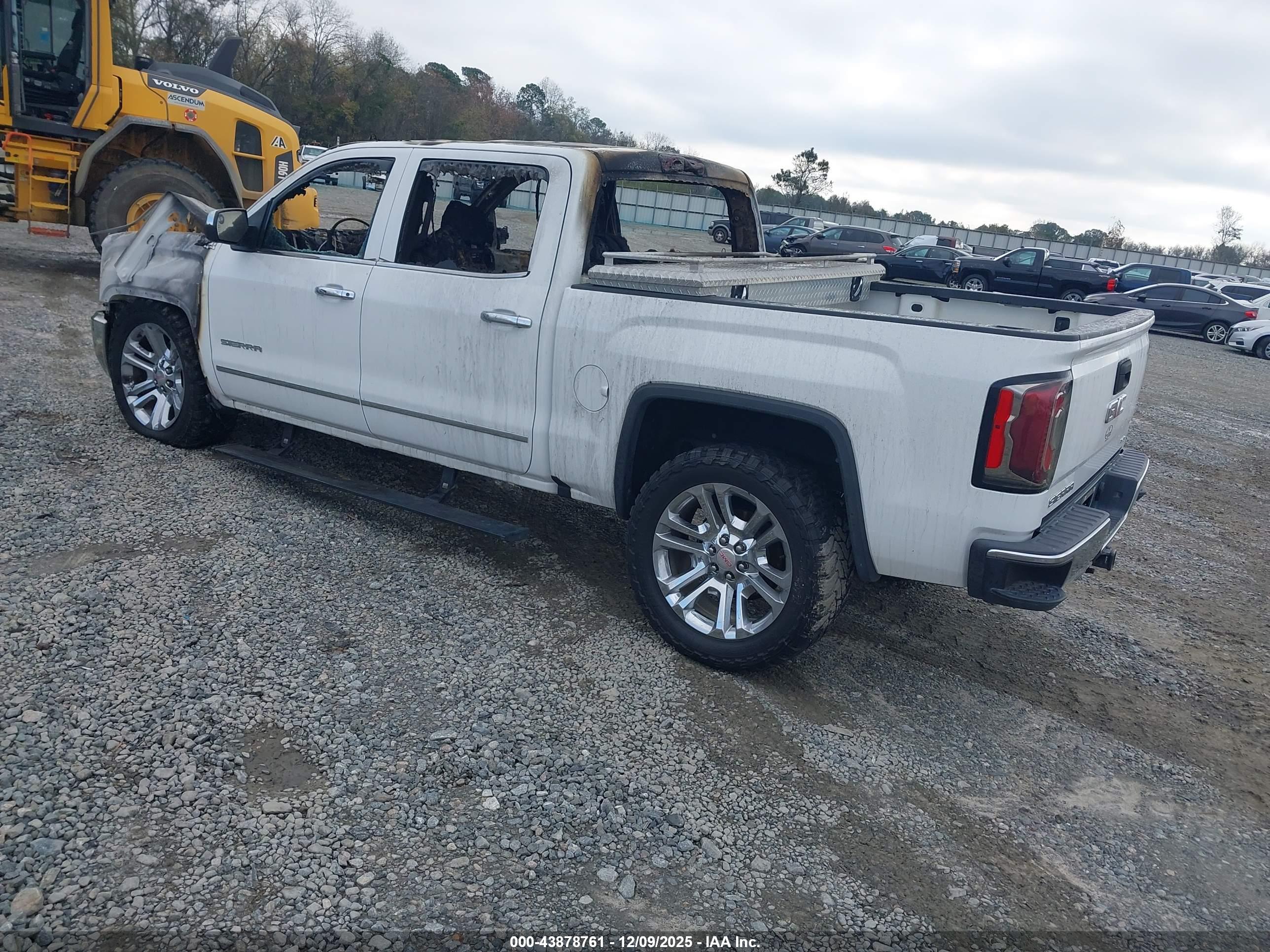 GMC SIERRA image 3