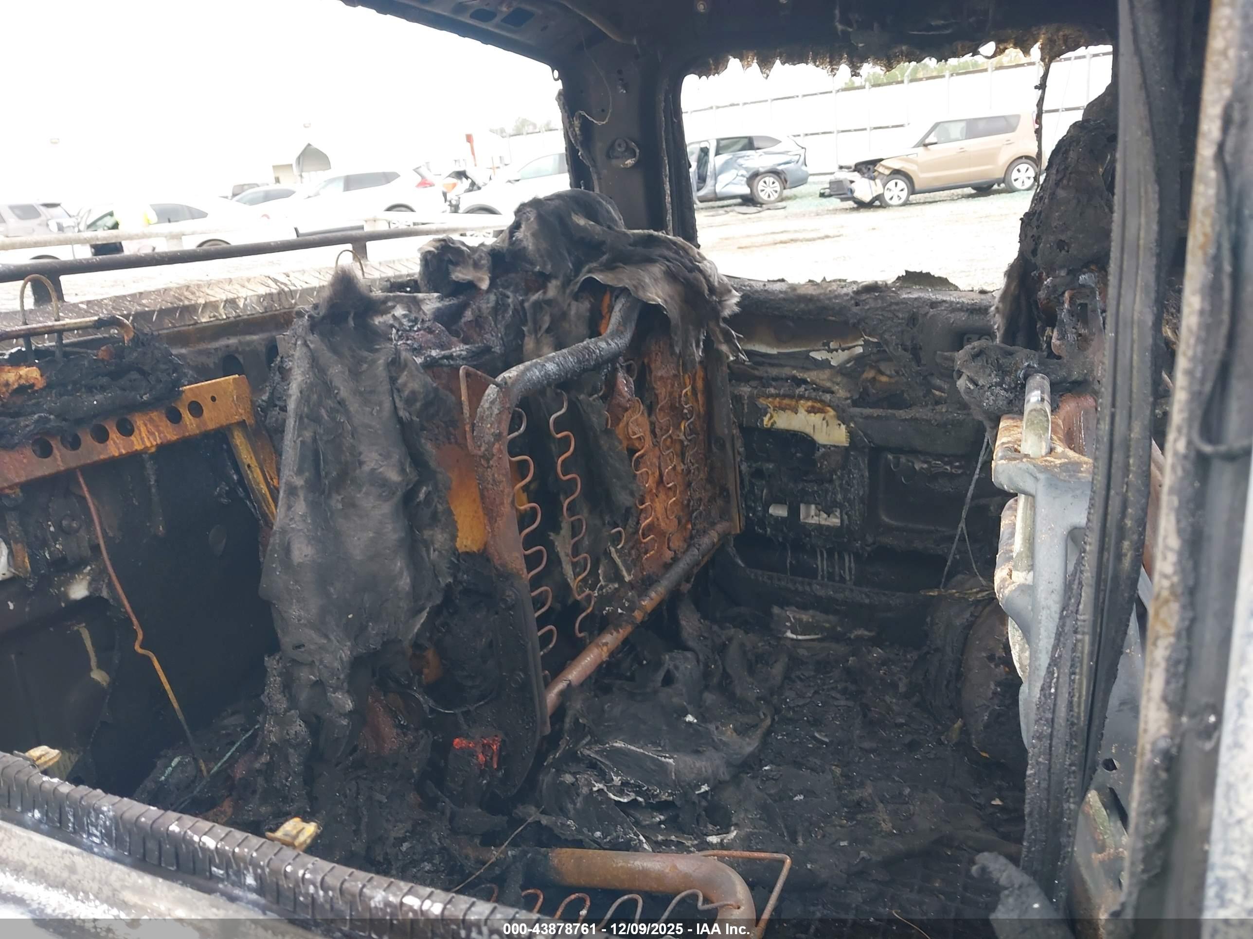 GMC SIERRA image 8
