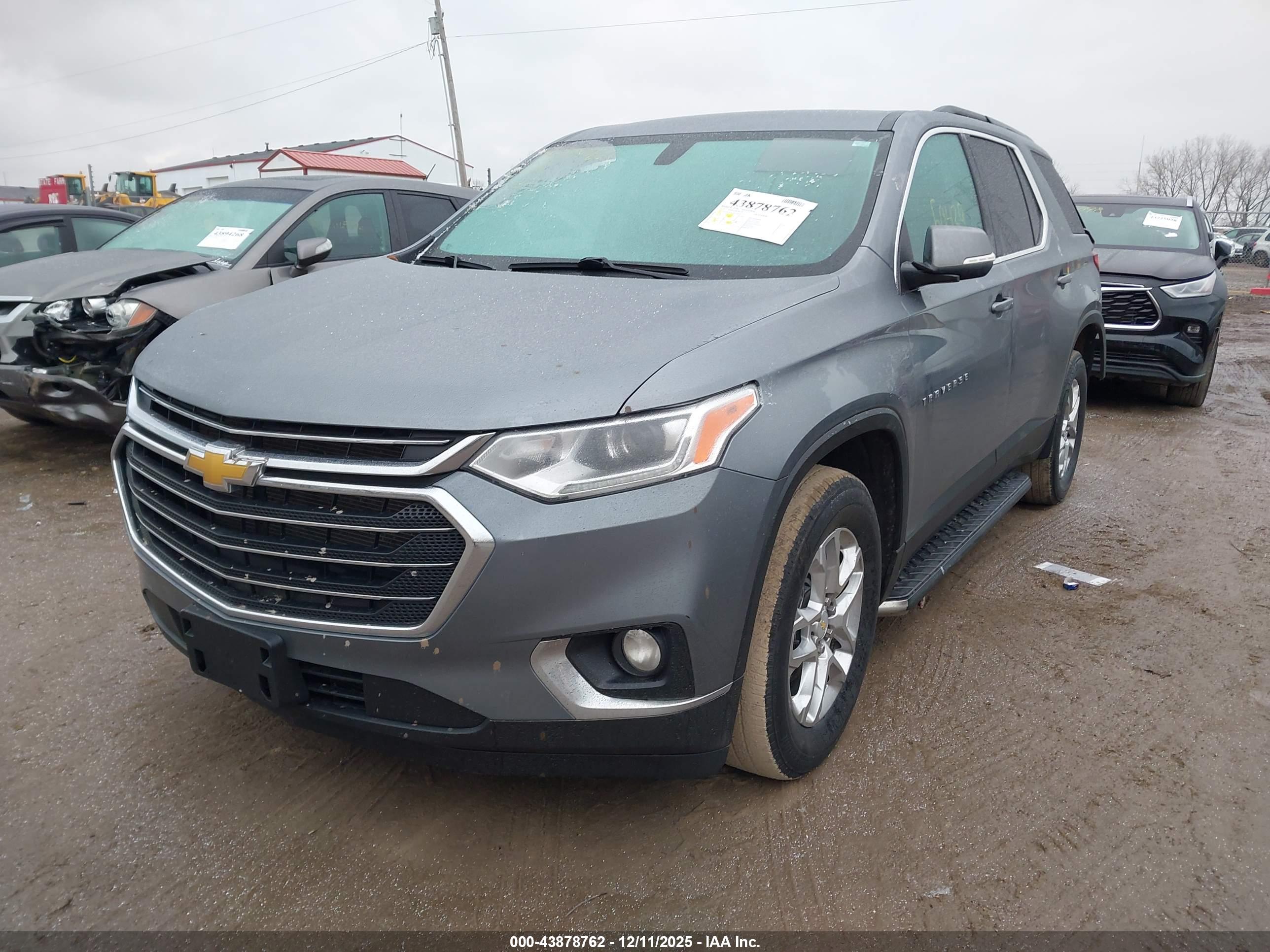 CHEVROLET TRAVERSE image 2