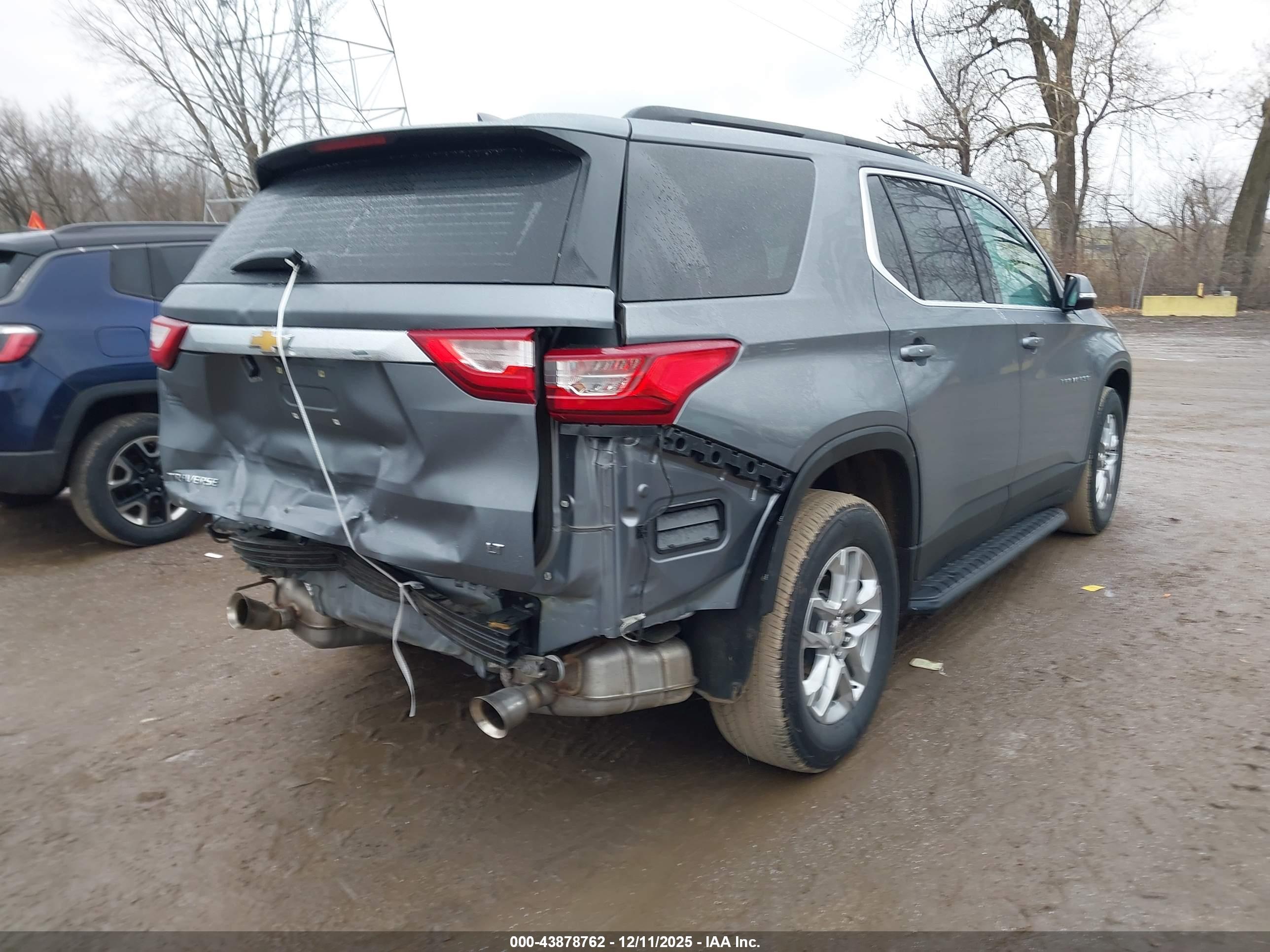 CHEVROLET TRAVERSE image 4
