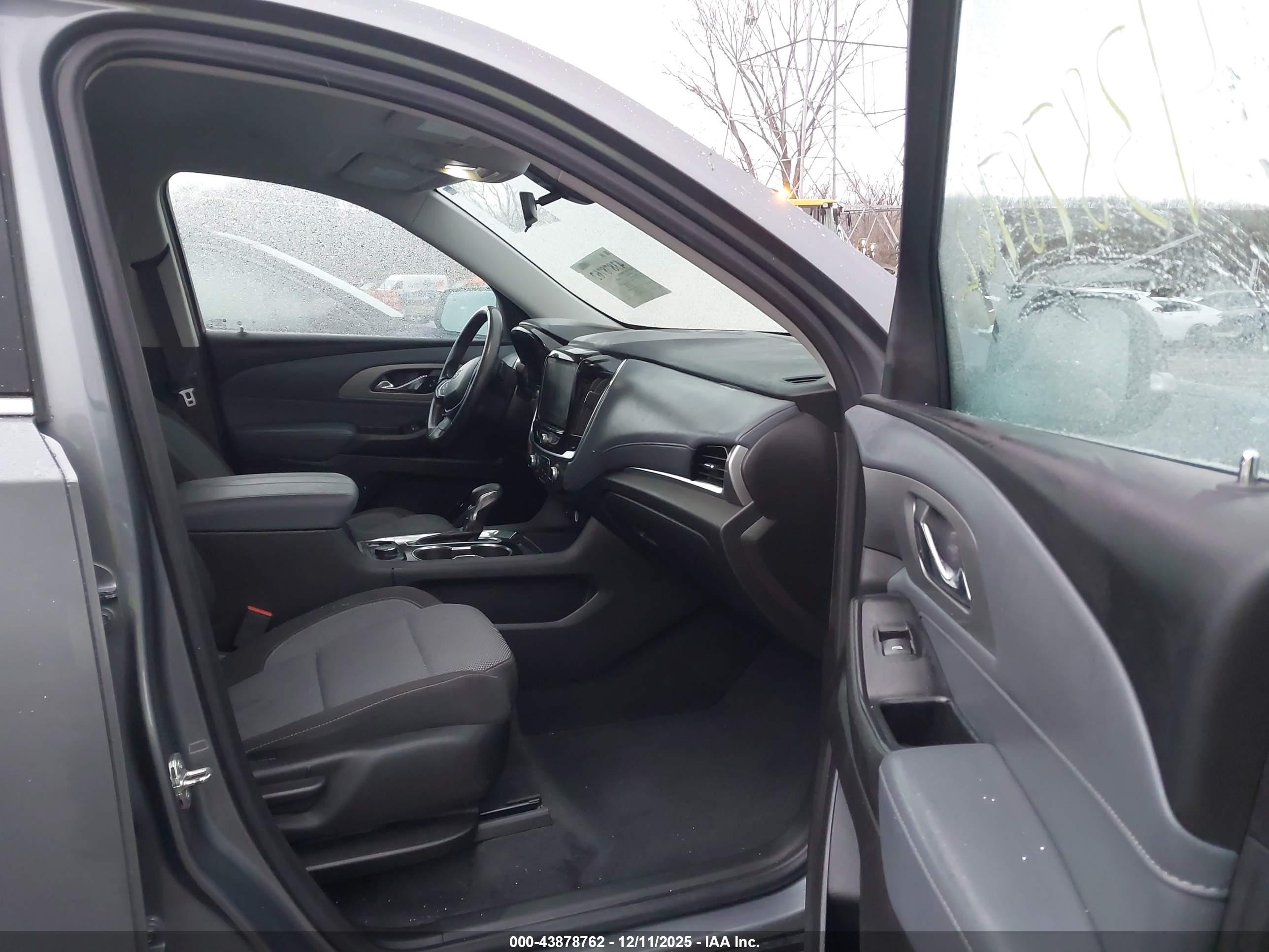 CHEVROLET TRAVERSE image 5