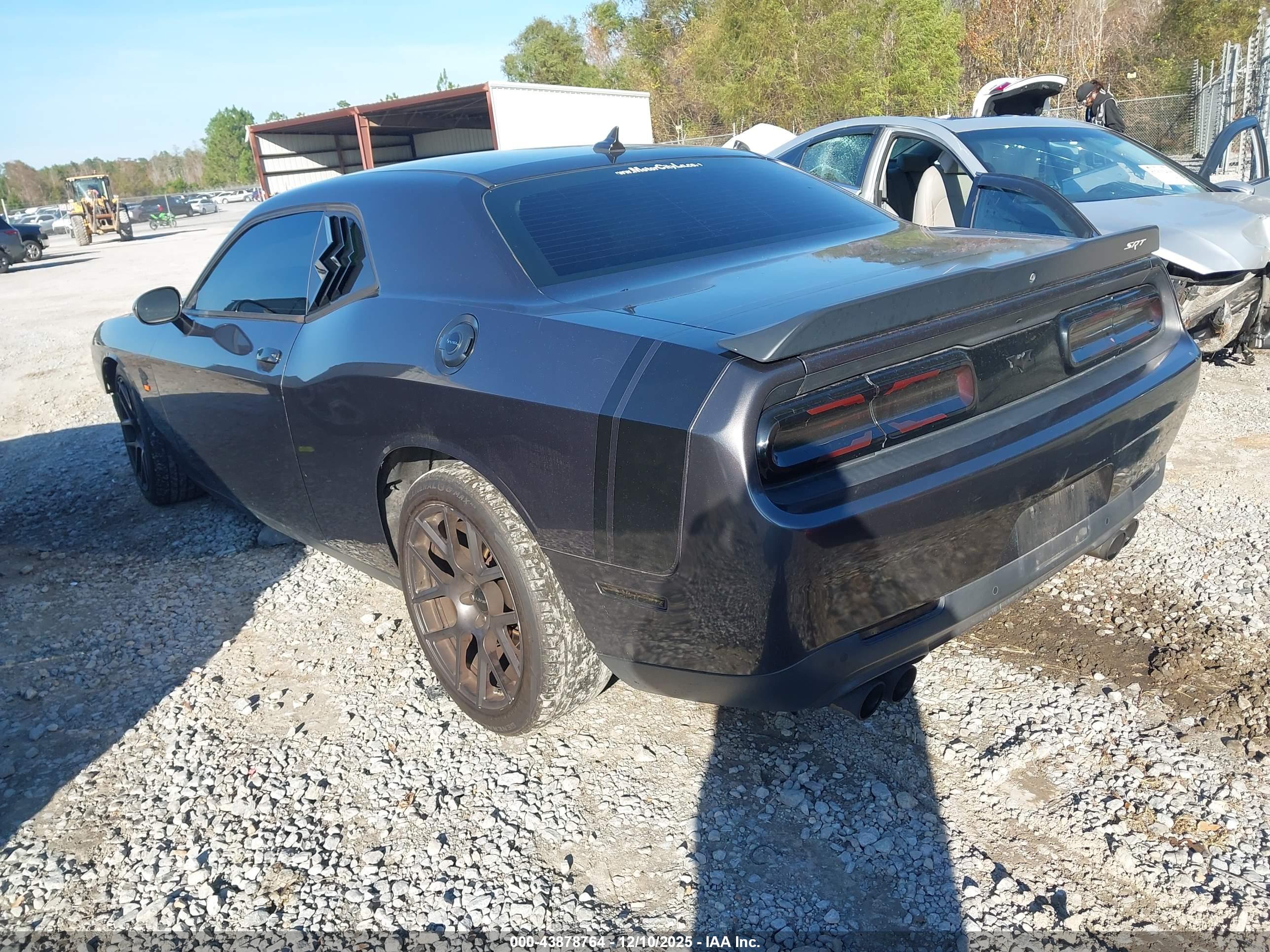 DODGE CHALLENGER image 3