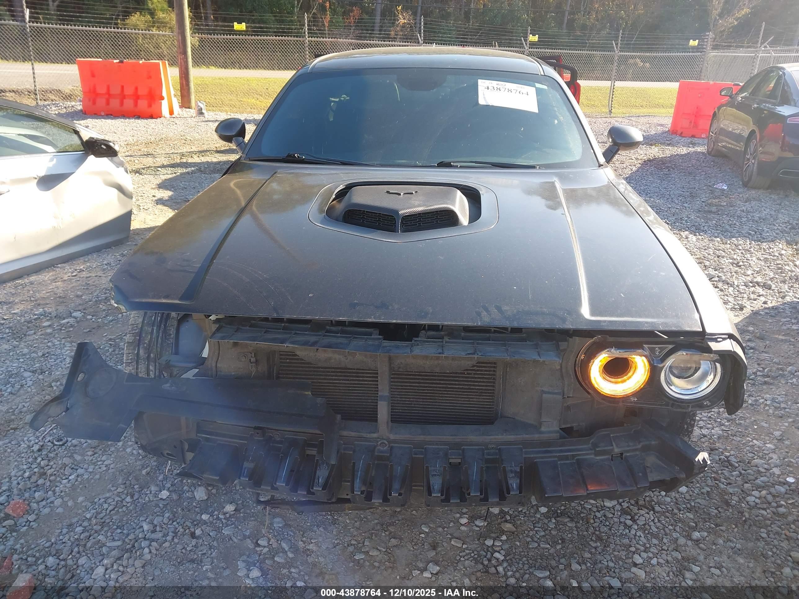DODGE CHALLENGER image 6