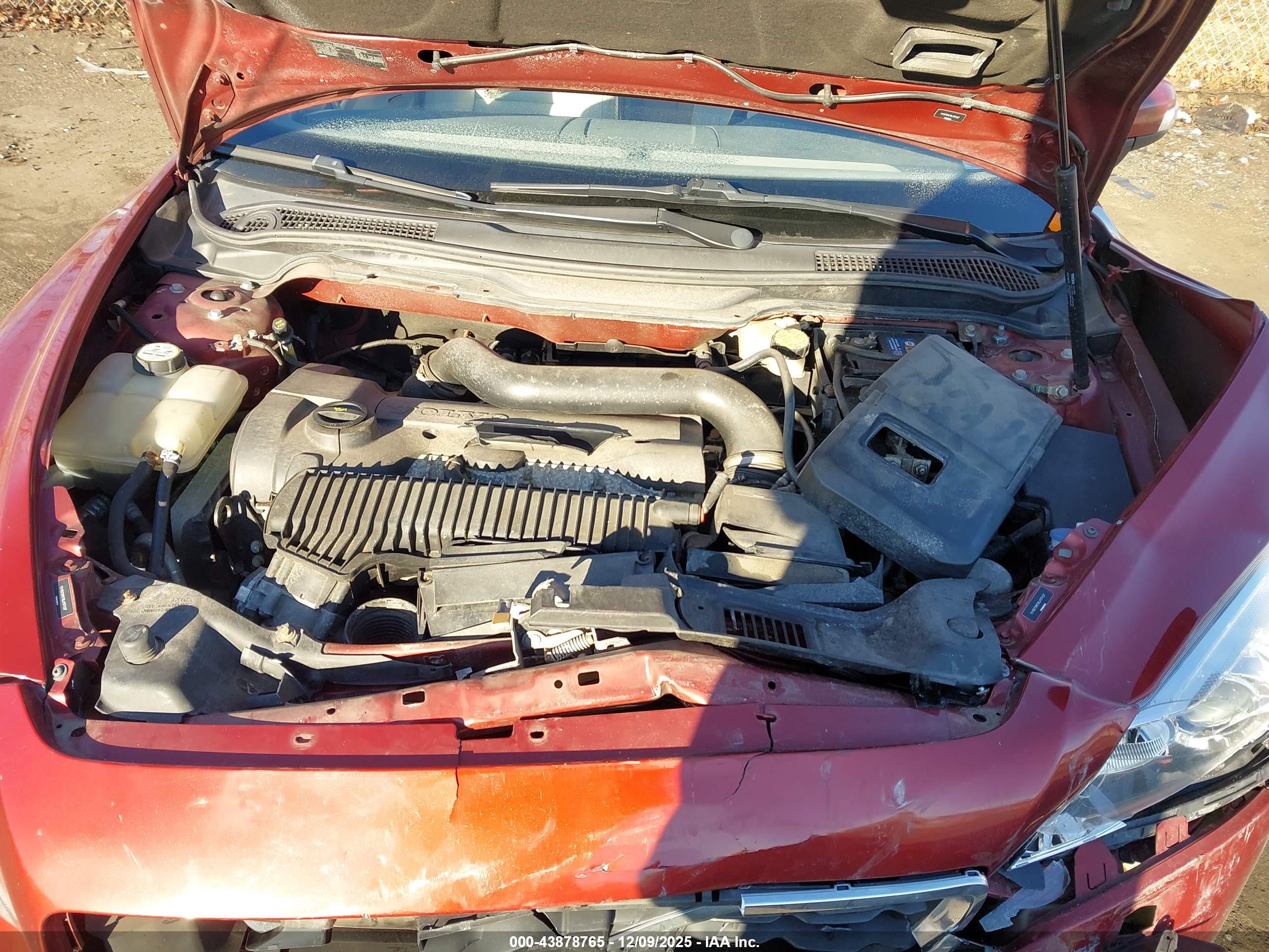 VOLVO C70 image 10