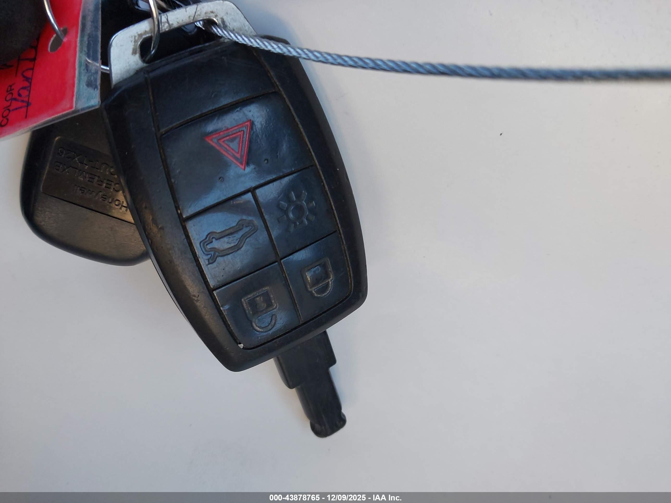 VOLVO C70 image 11