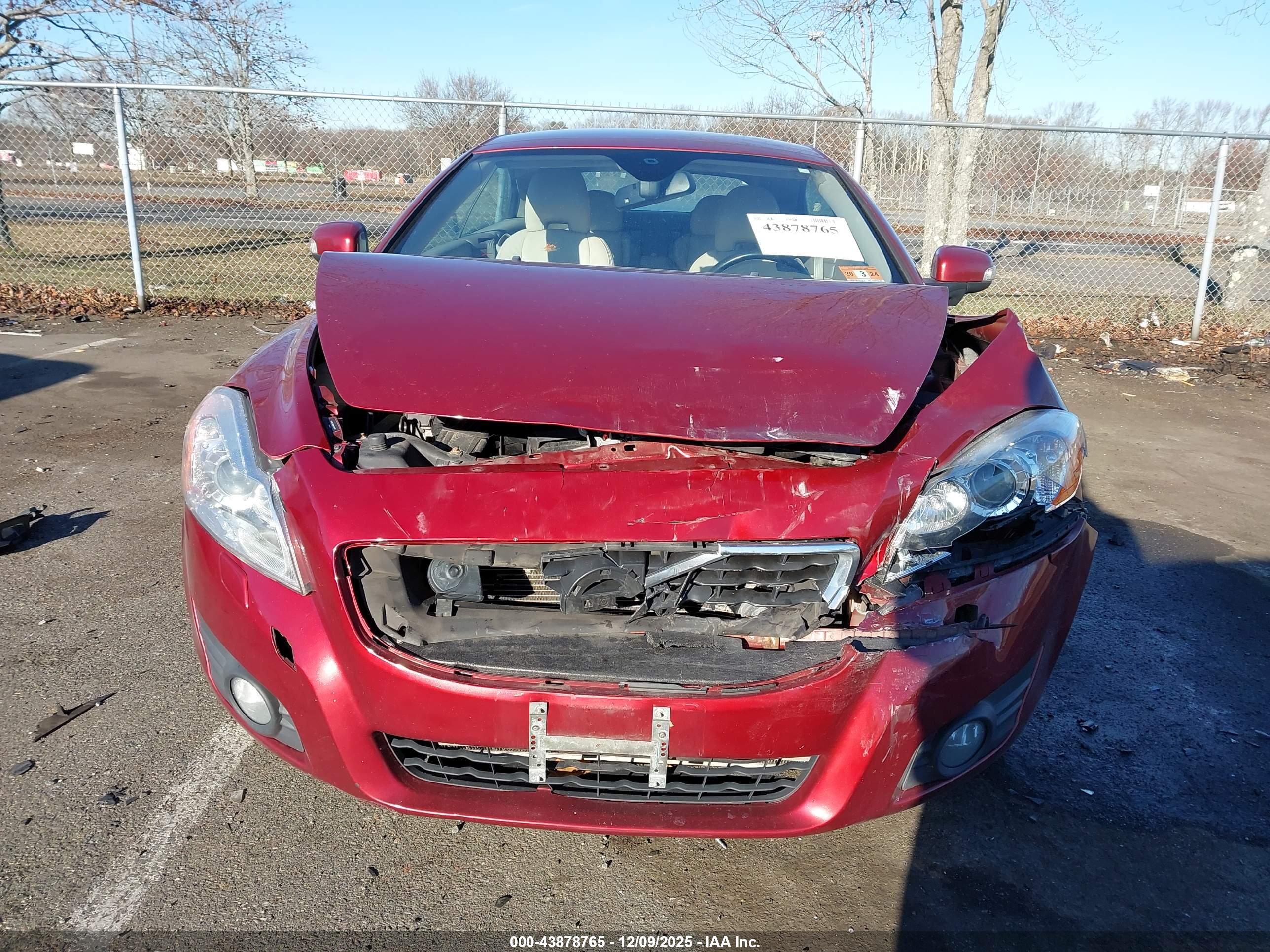 VOLVO C70 image 6