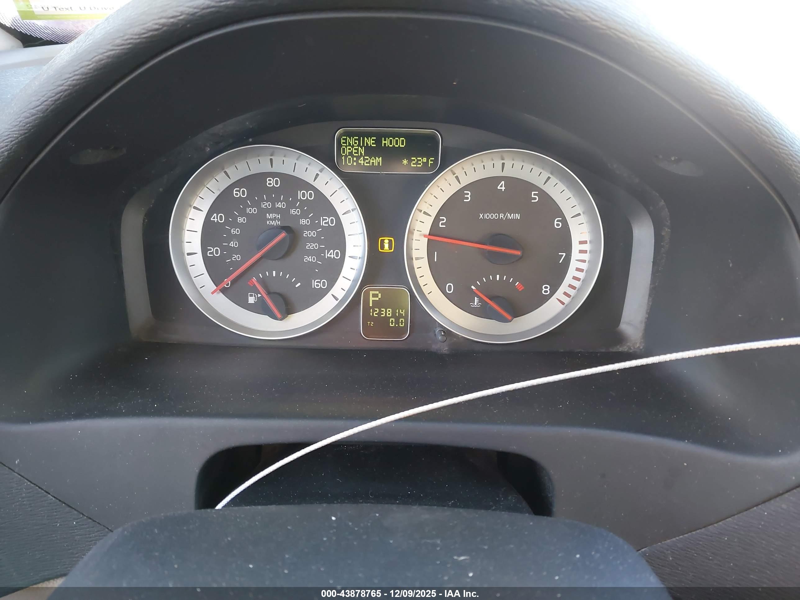 VOLVO C70 image 7