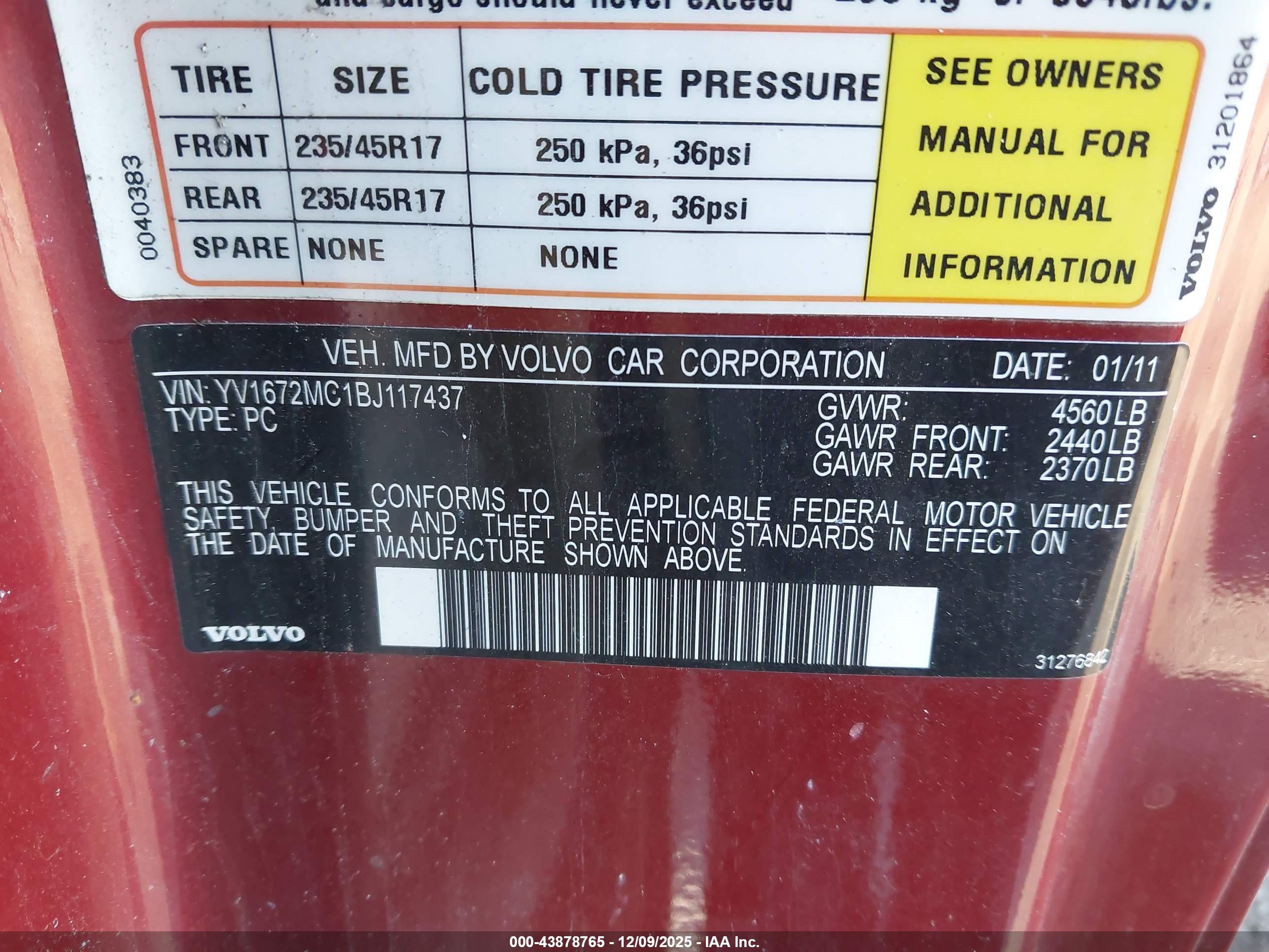 VOLVO C70 image 9