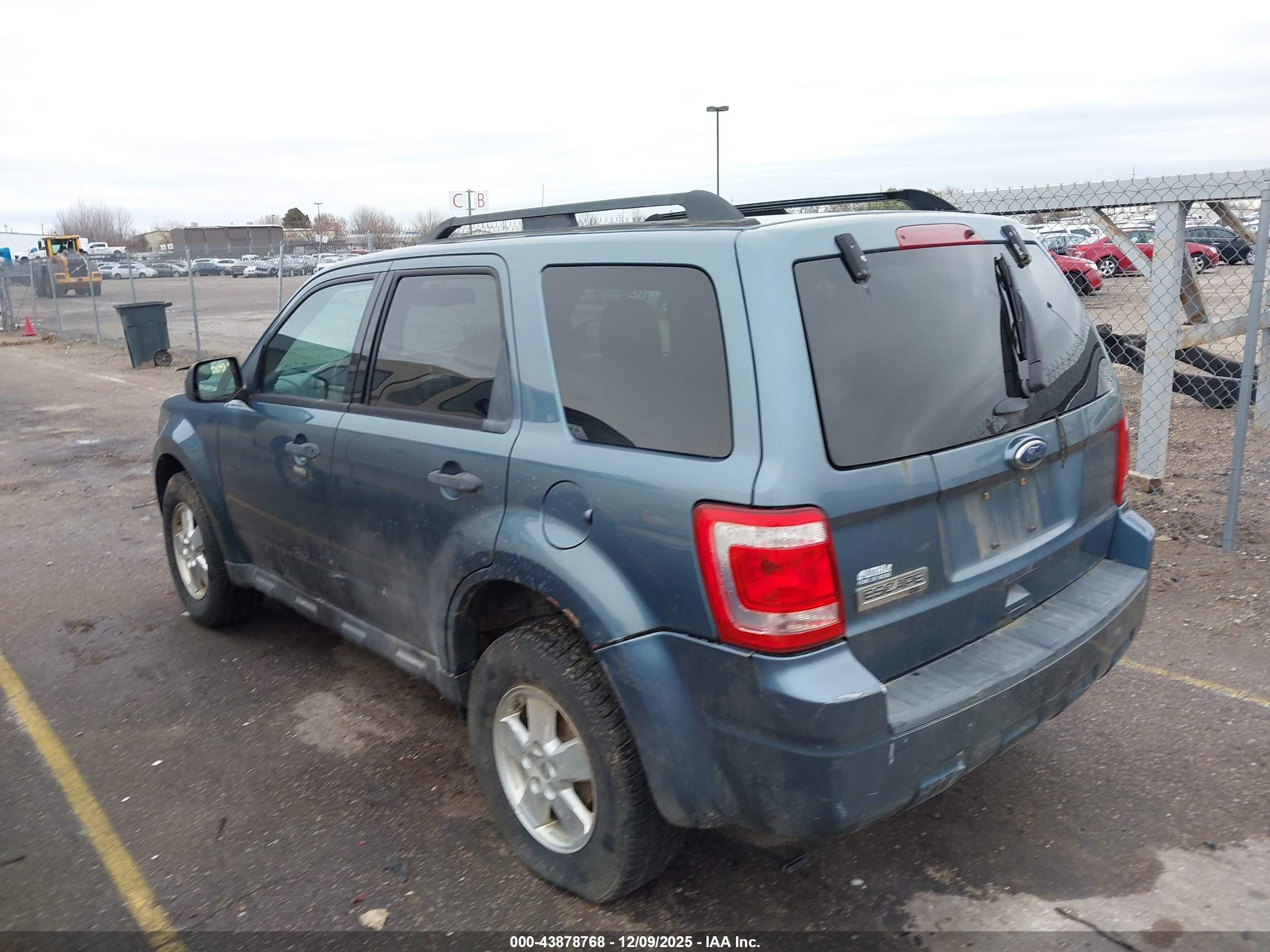 FORD ESCAPE image 3