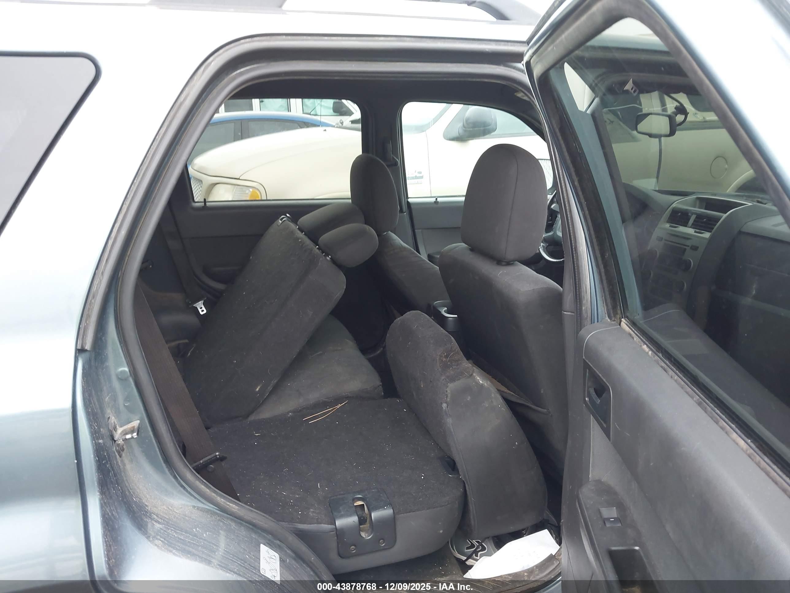 FORD ESCAPE image 8