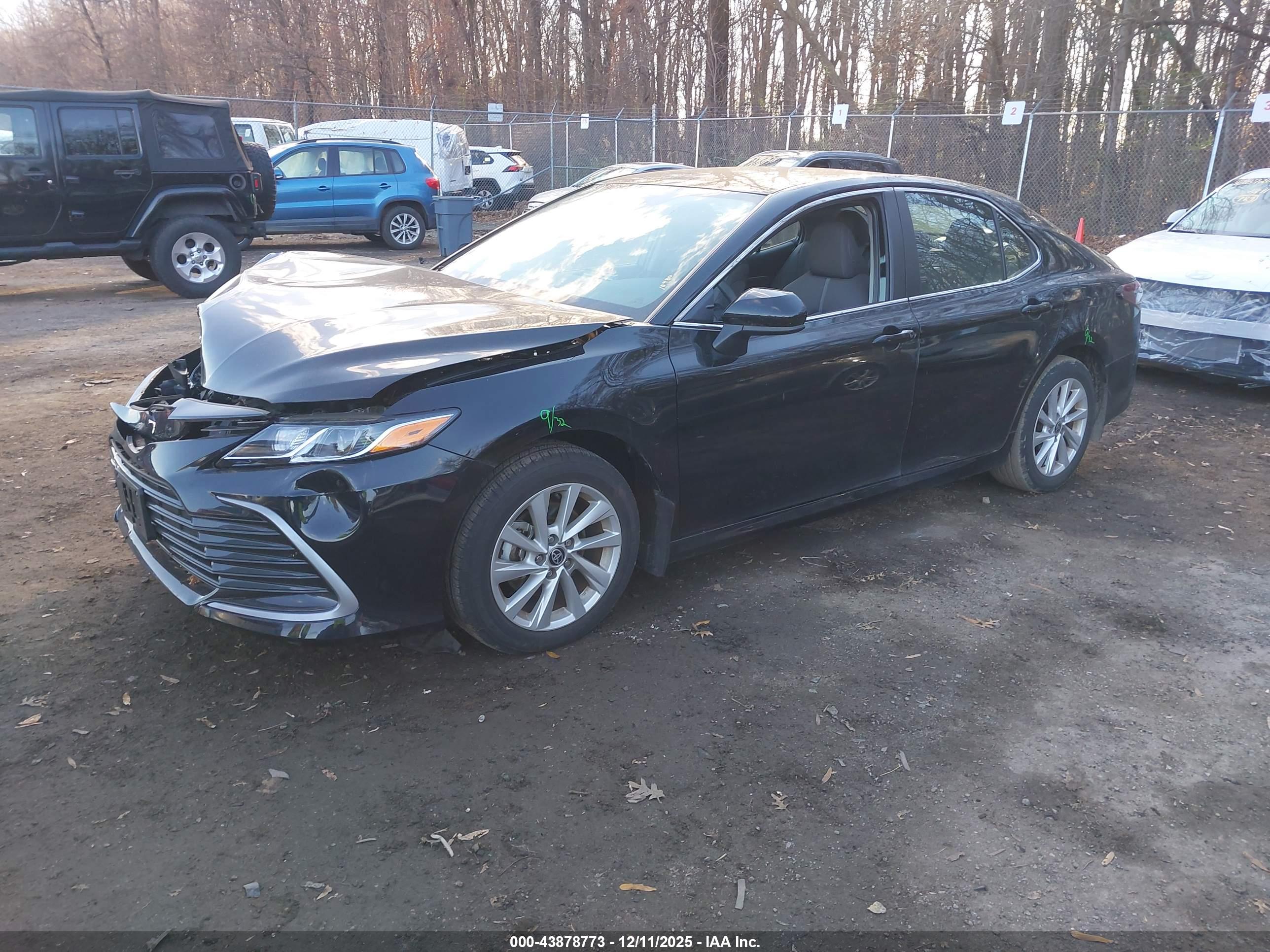 TOYOTA CAMRY image 2