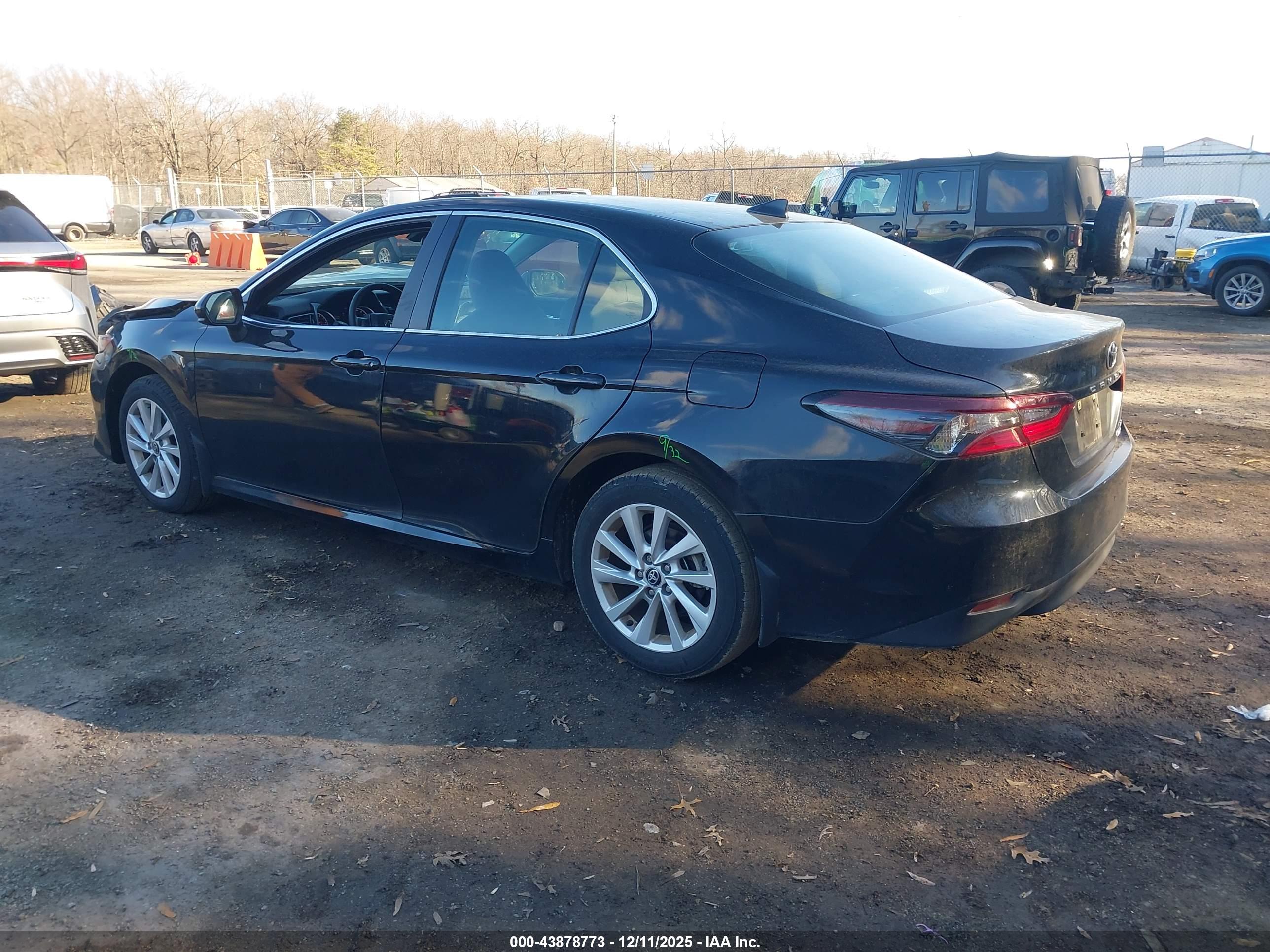TOYOTA CAMRY image 3