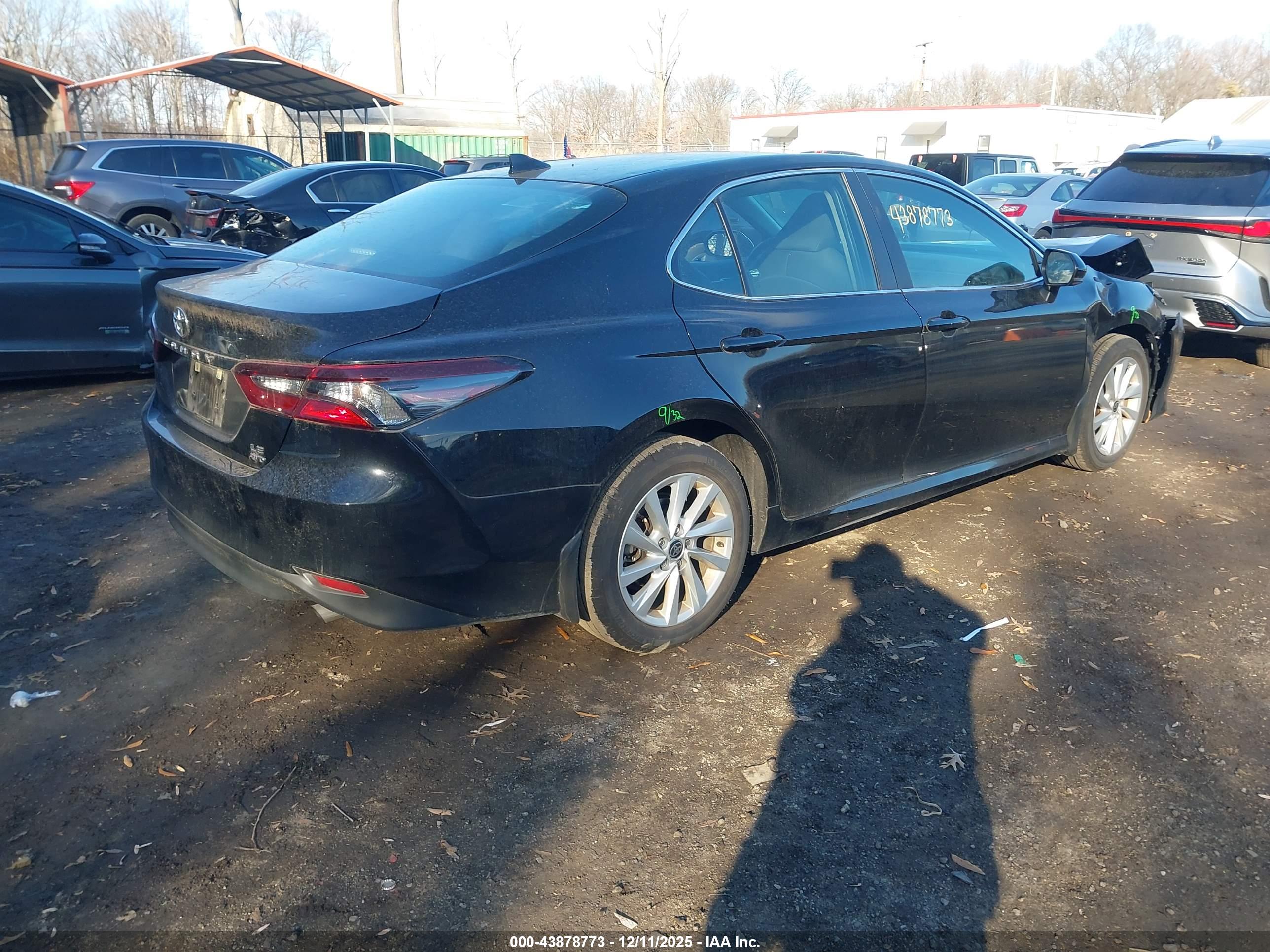 TOYOTA CAMRY image 4