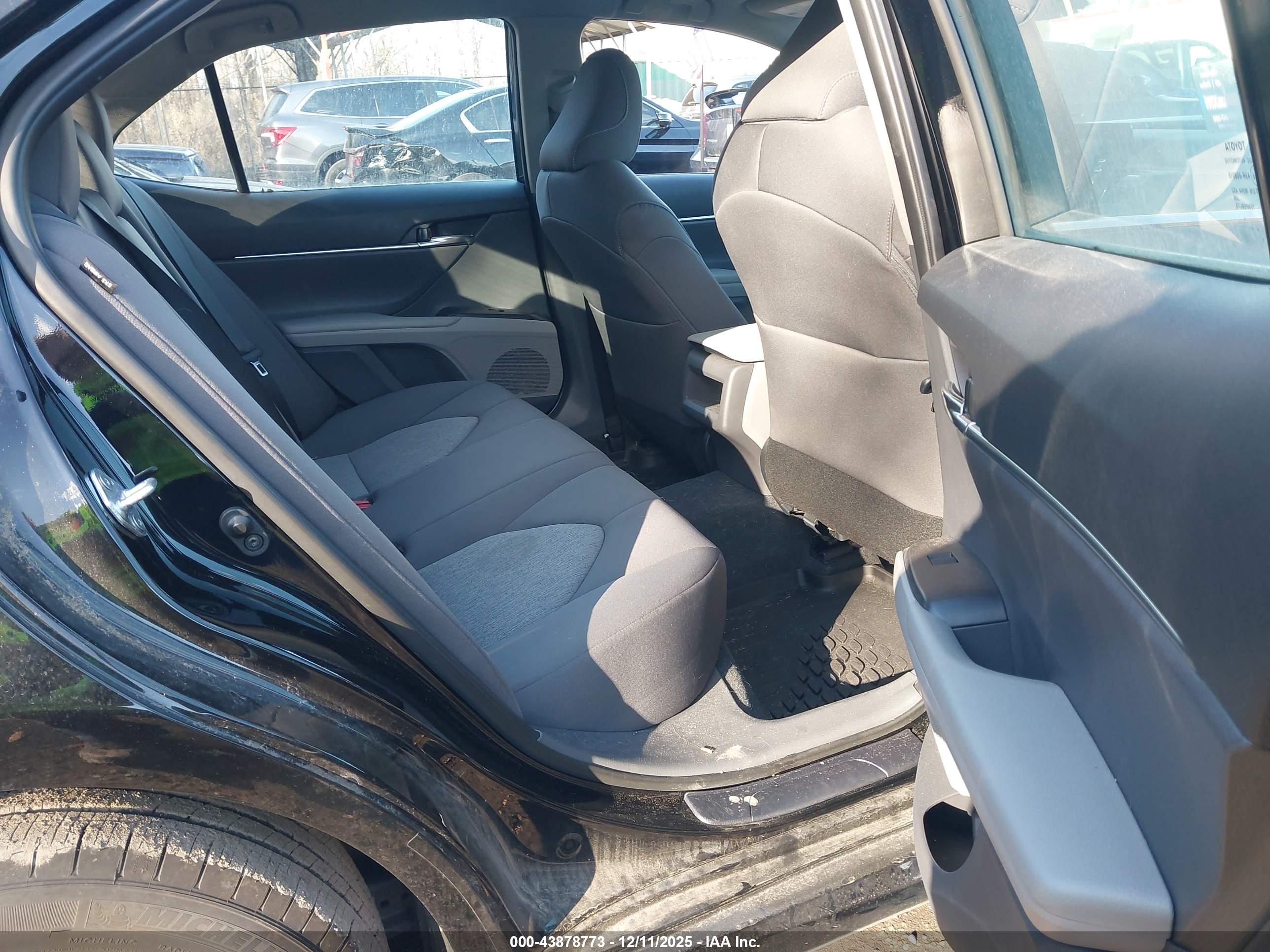 TOYOTA CAMRY image 8
