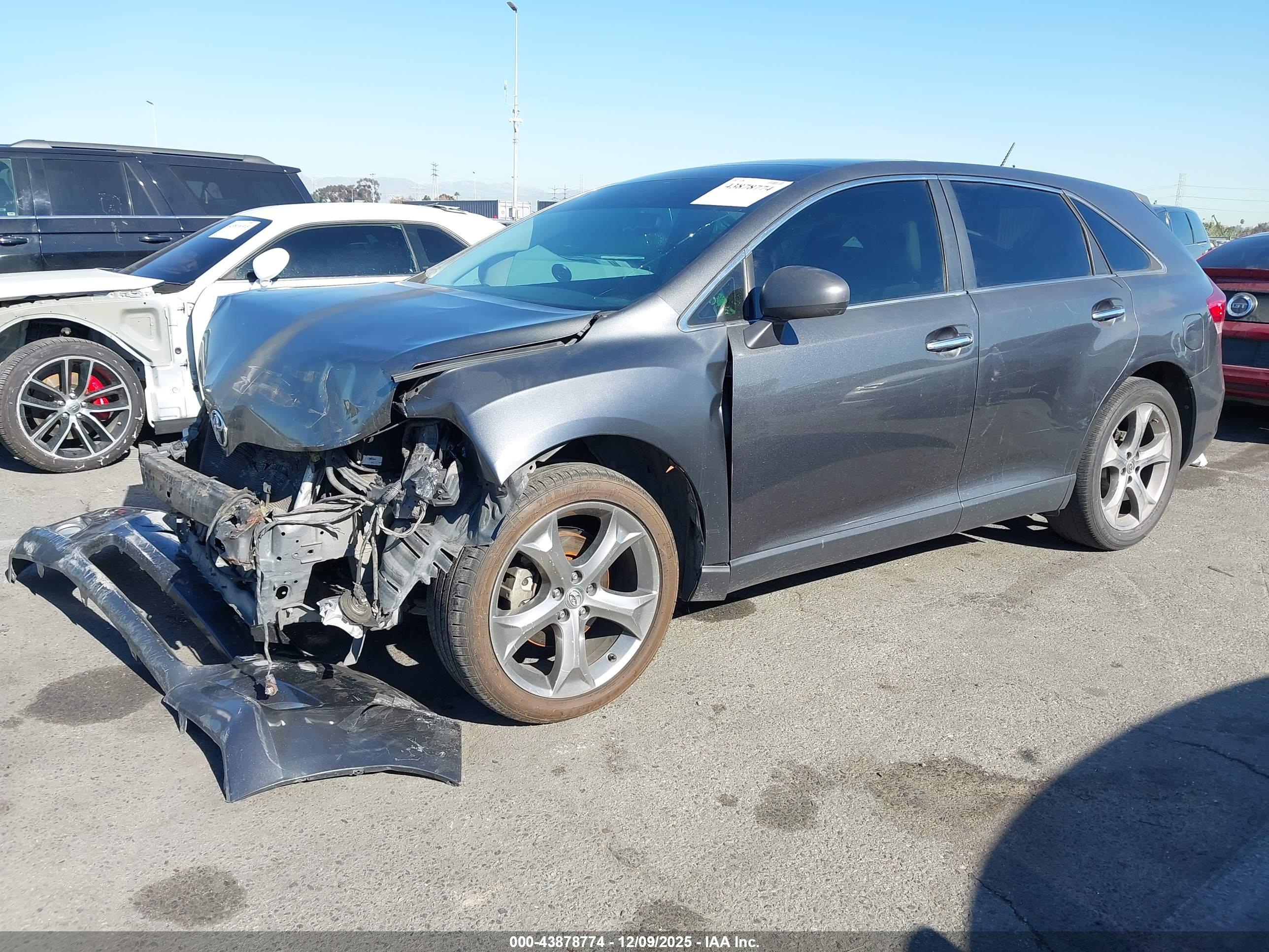 TOYOTA VENZA image 2