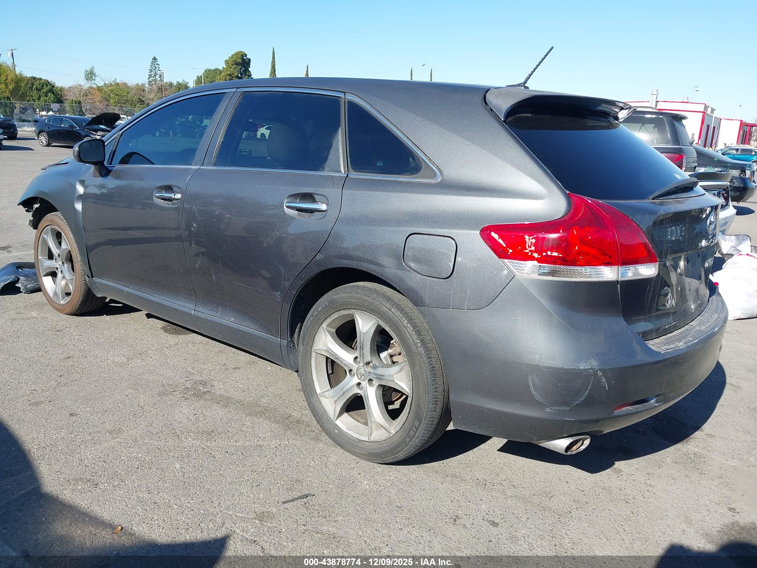 TOYOTA VENZA image 3