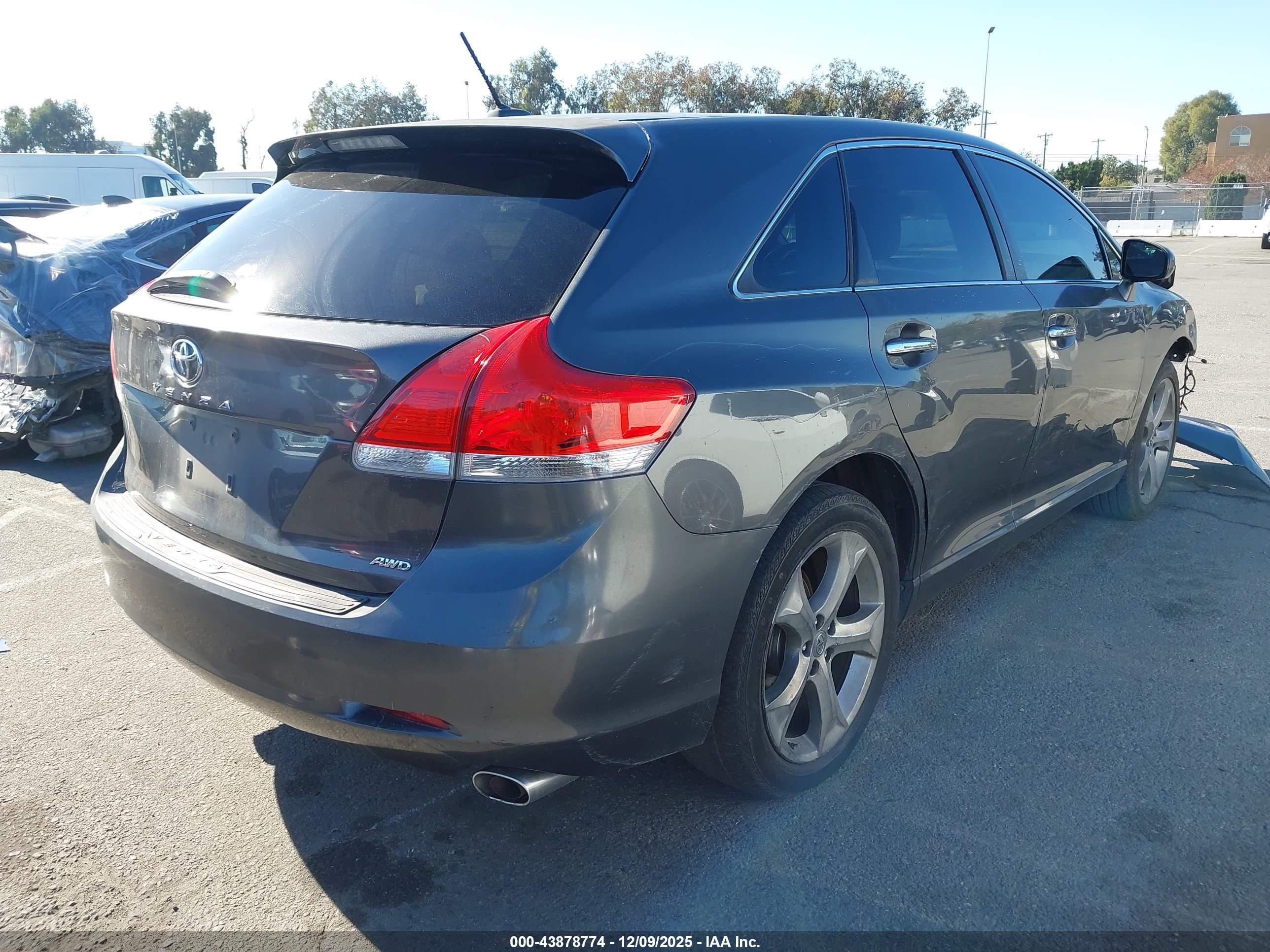 TOYOTA VENZA image 4