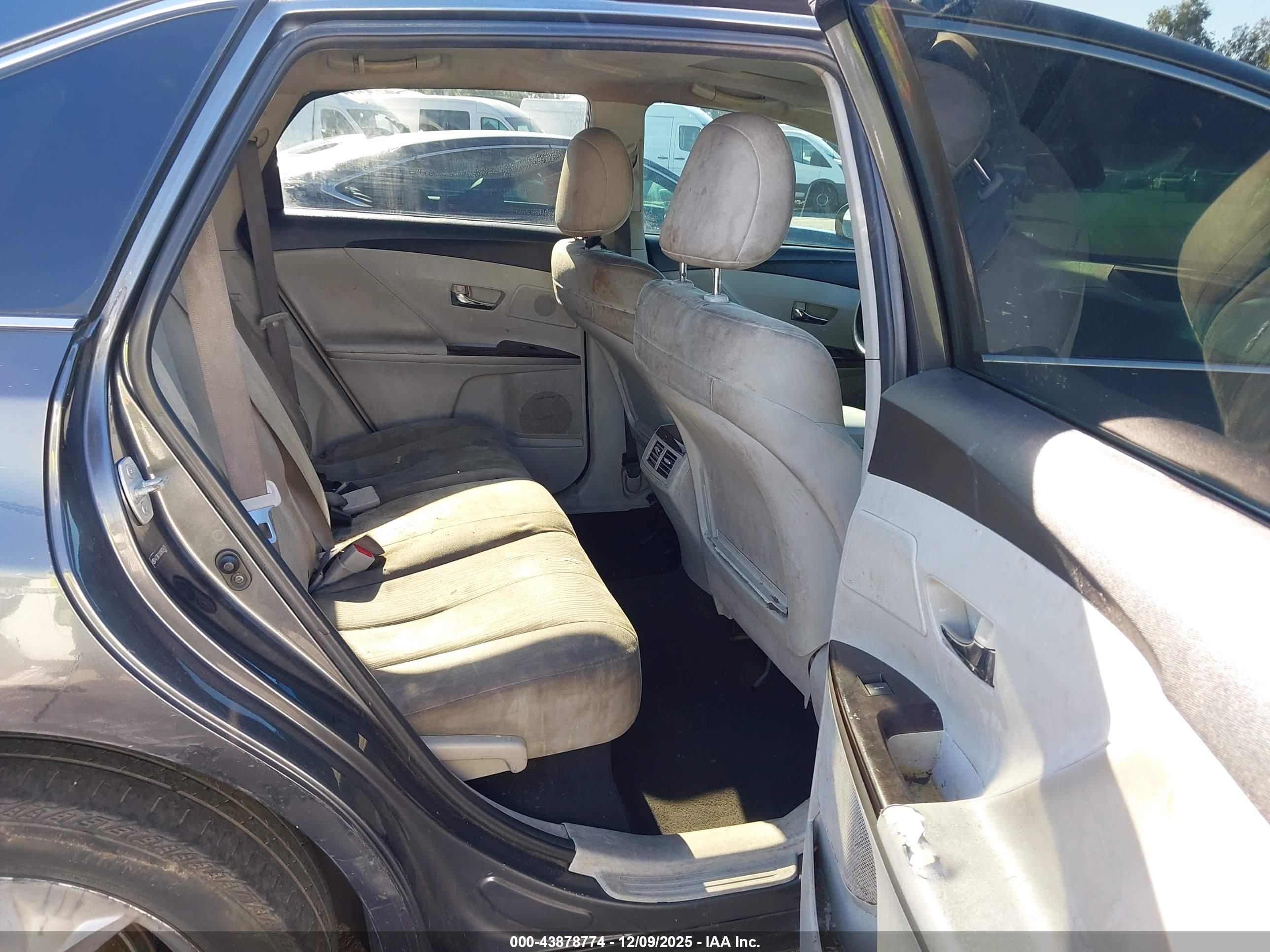 TOYOTA VENZA image 8