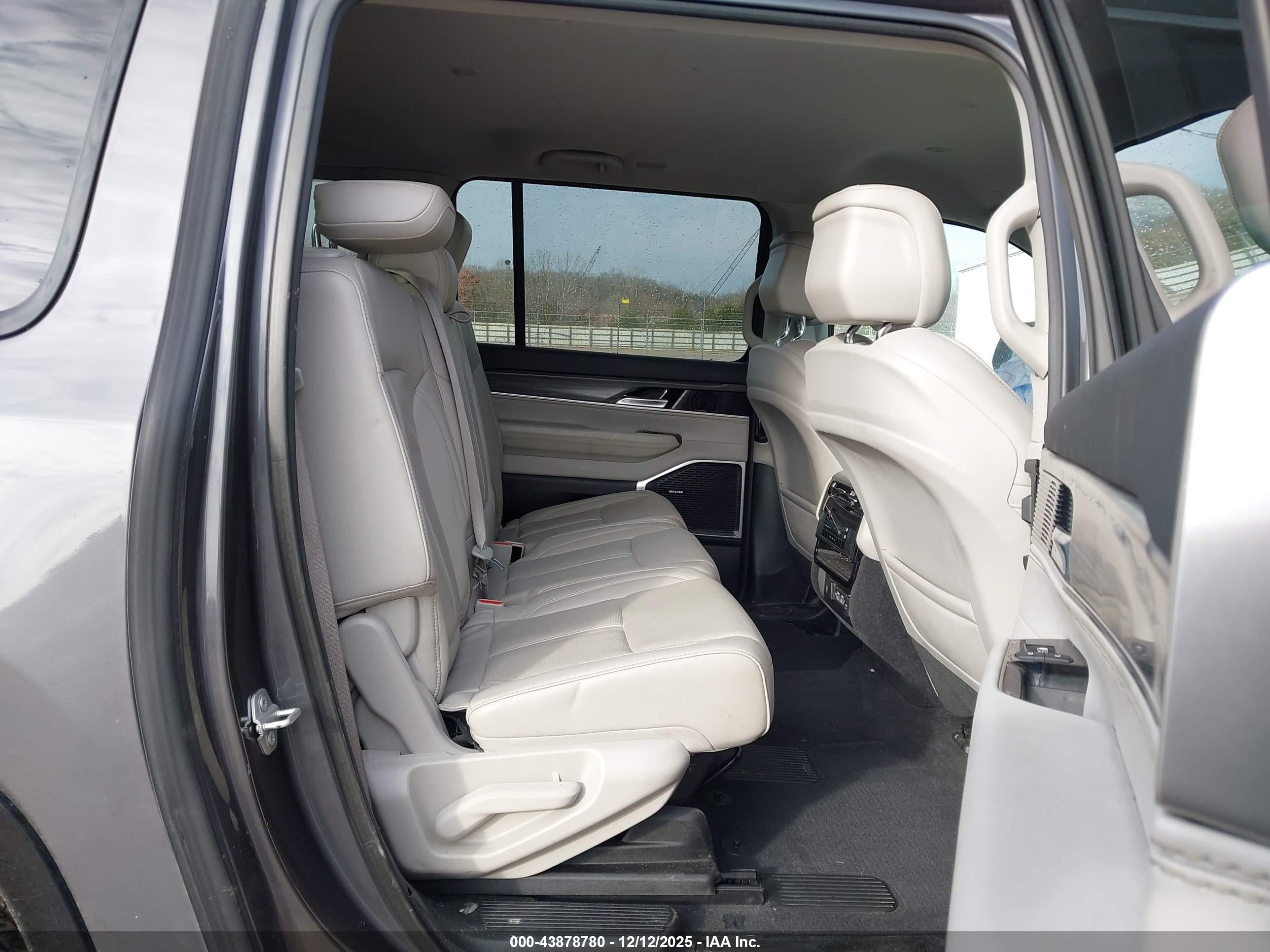 JEEP WAGONEER image 8
