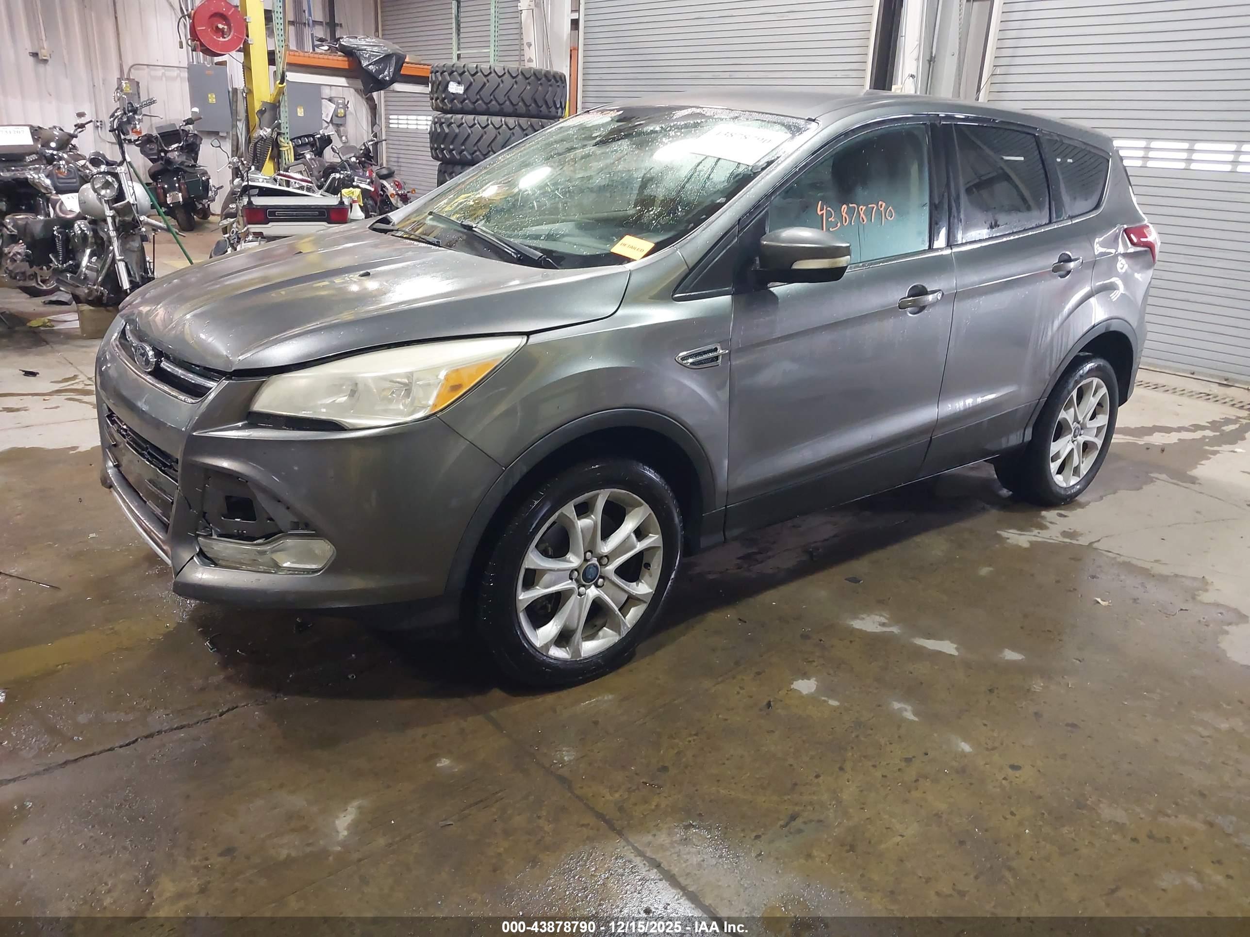 FORD ESCAPE image 2