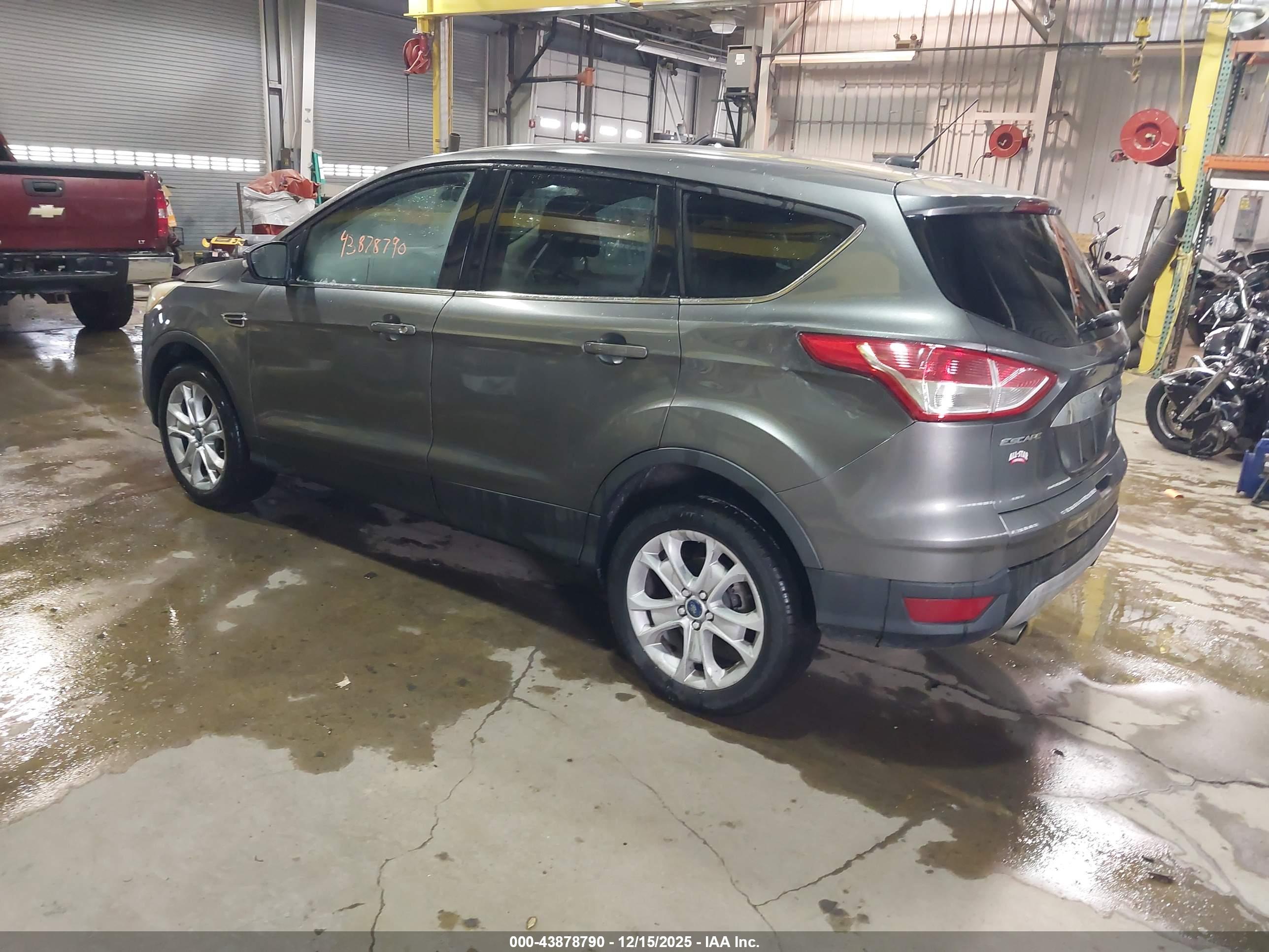 FORD ESCAPE image 3
