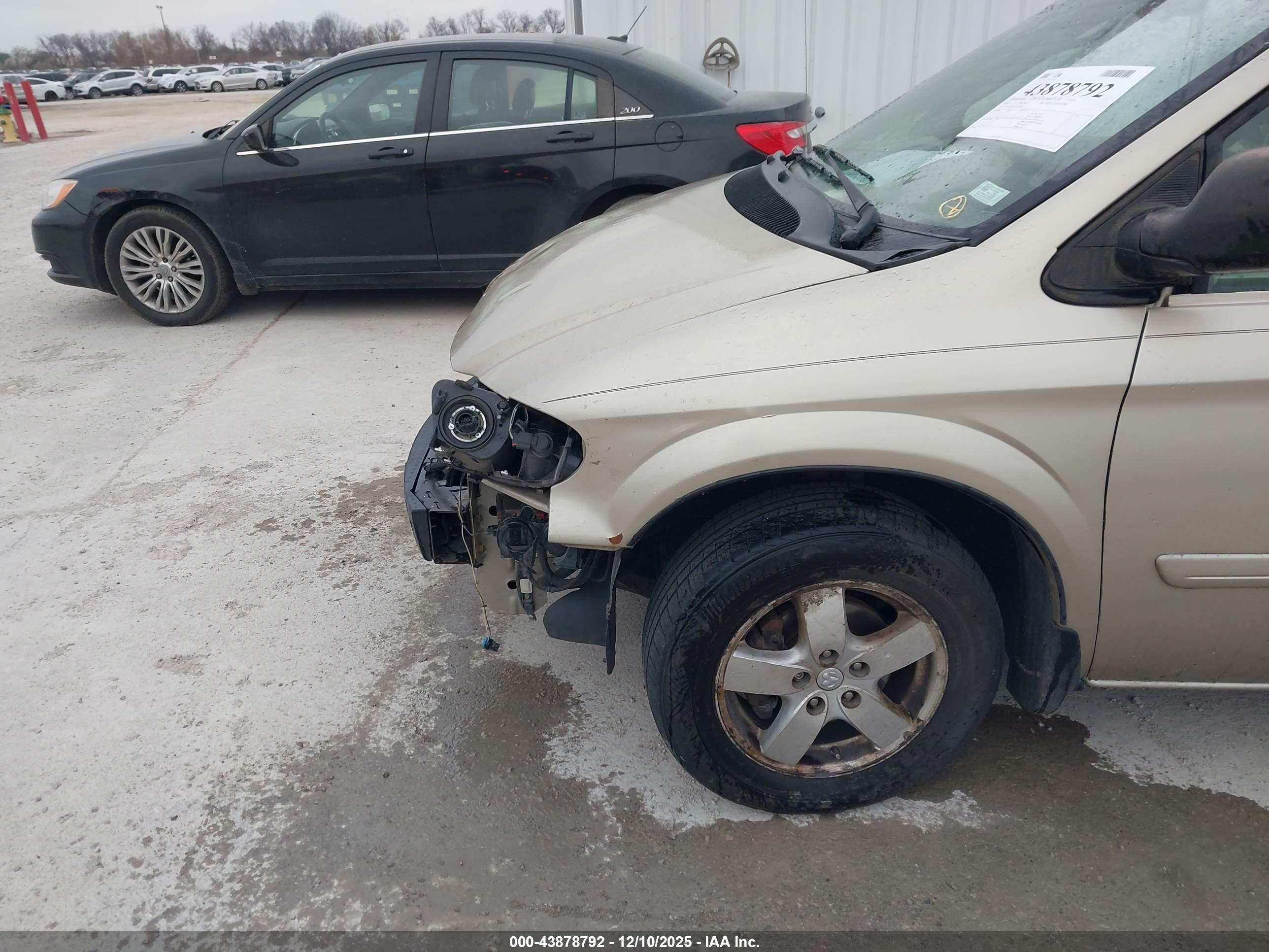 DODGE GRAND image 6