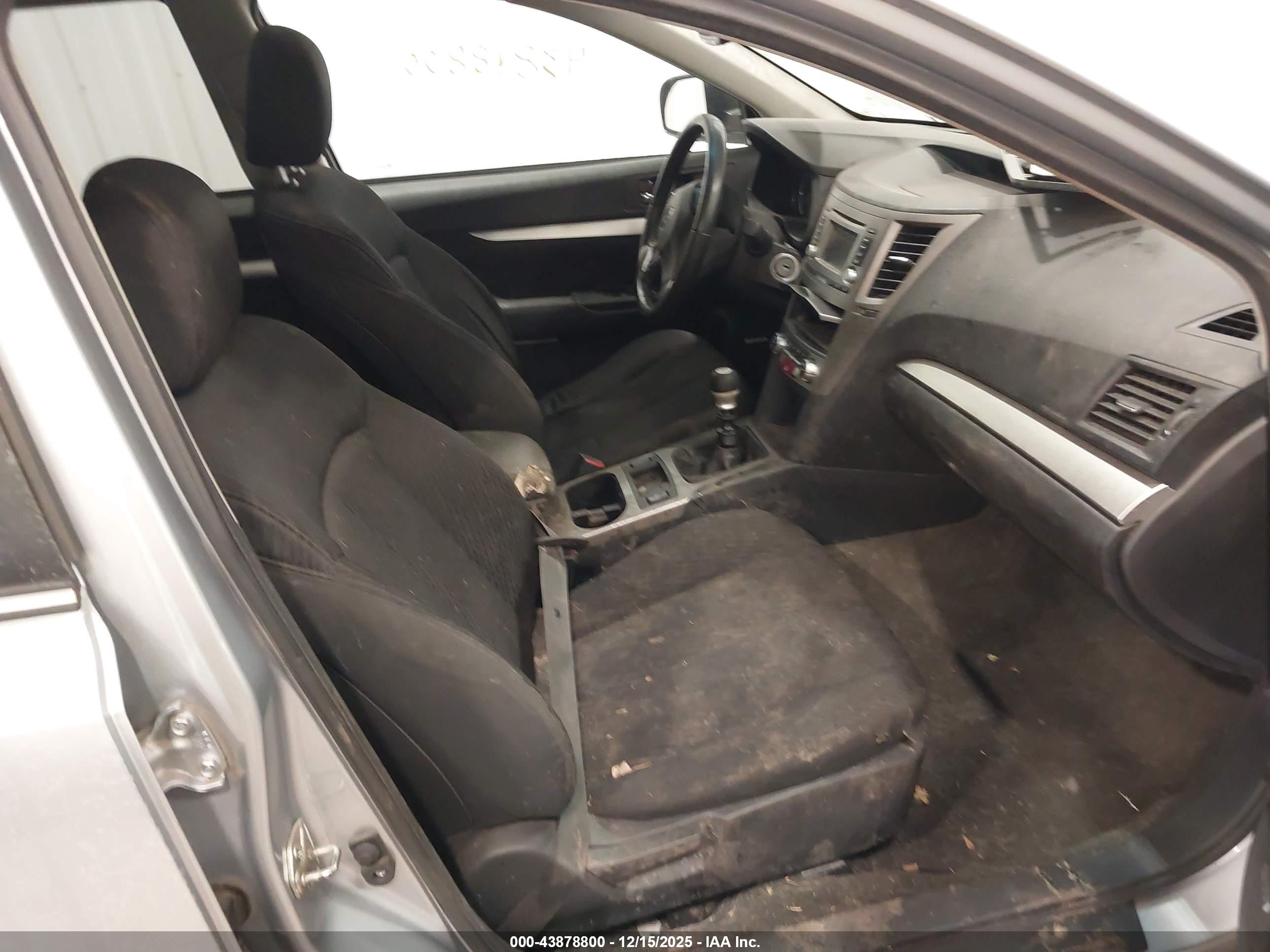 SUBARU OUTBACK image 5