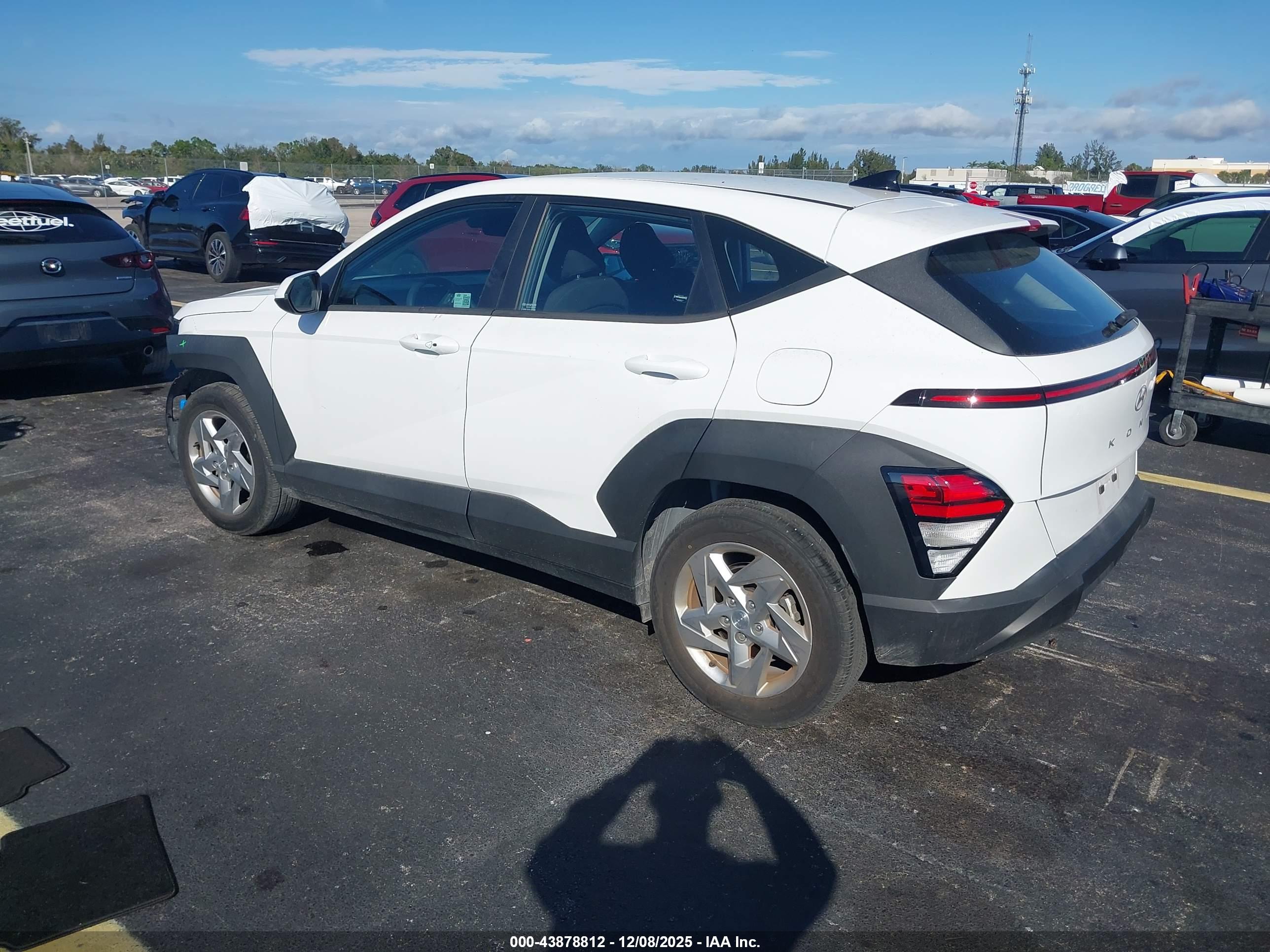 HYUNDAI KONA image 3