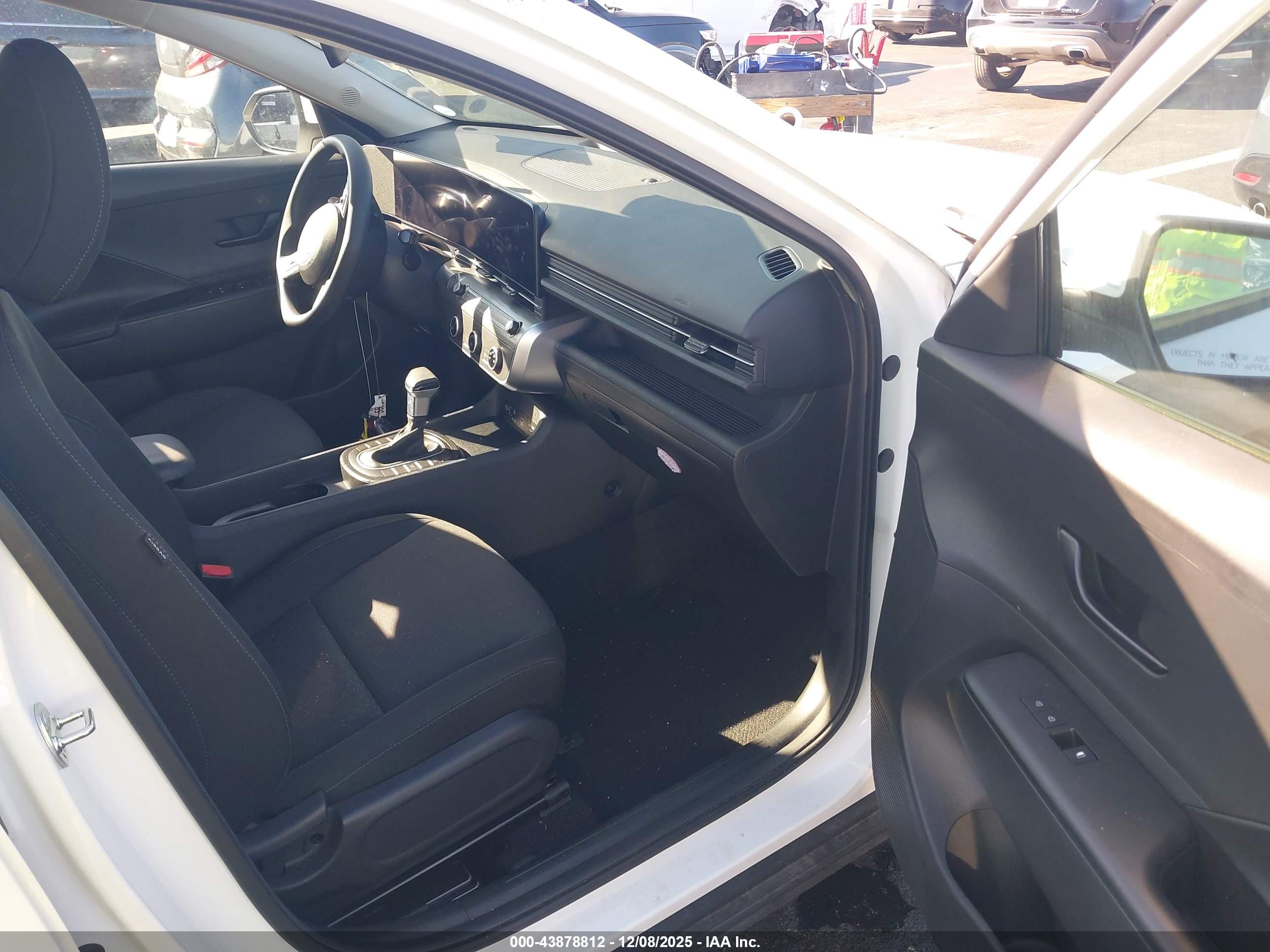 HYUNDAI KONA image 5