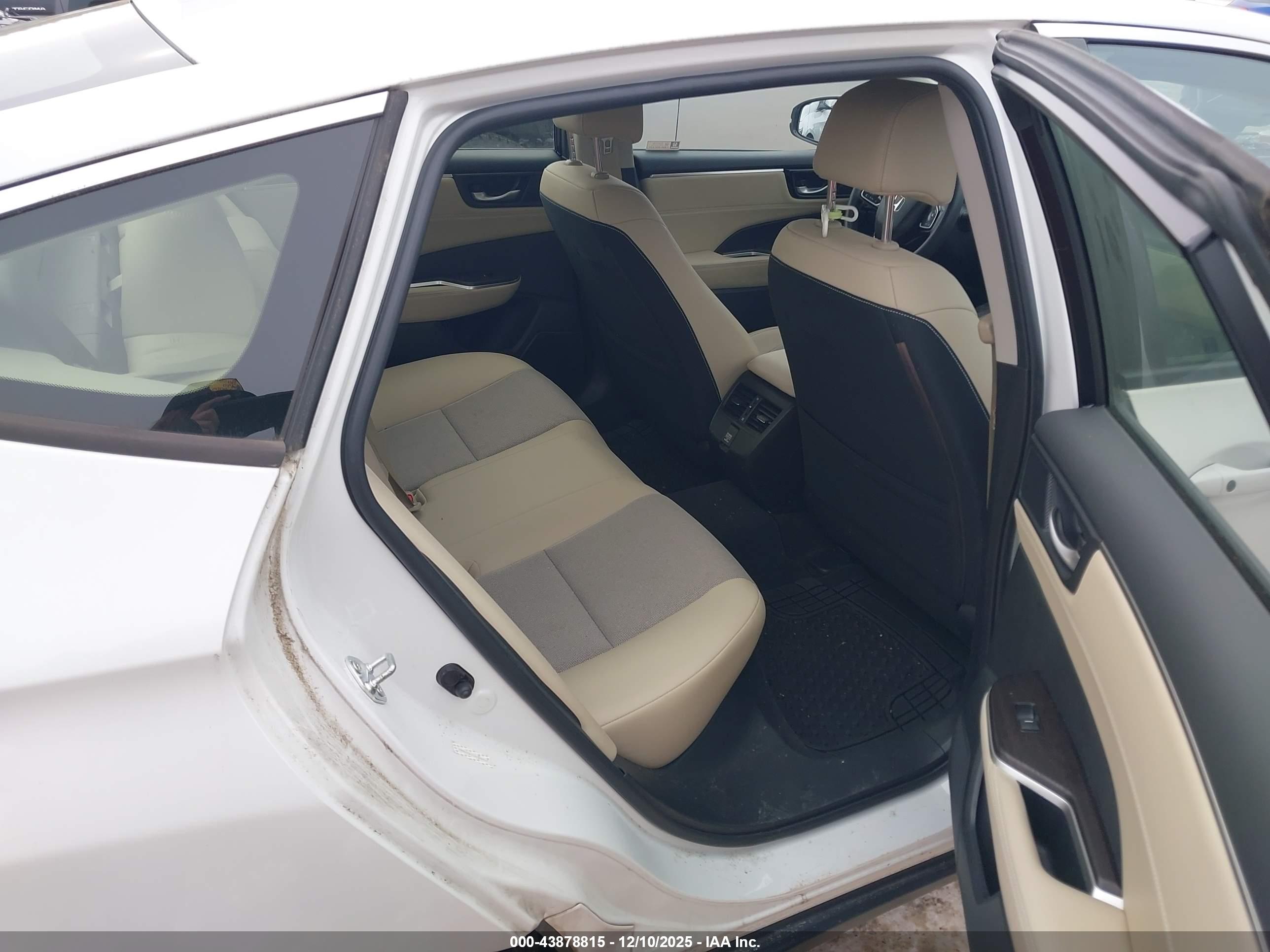 HONDA CLARITY image 8
