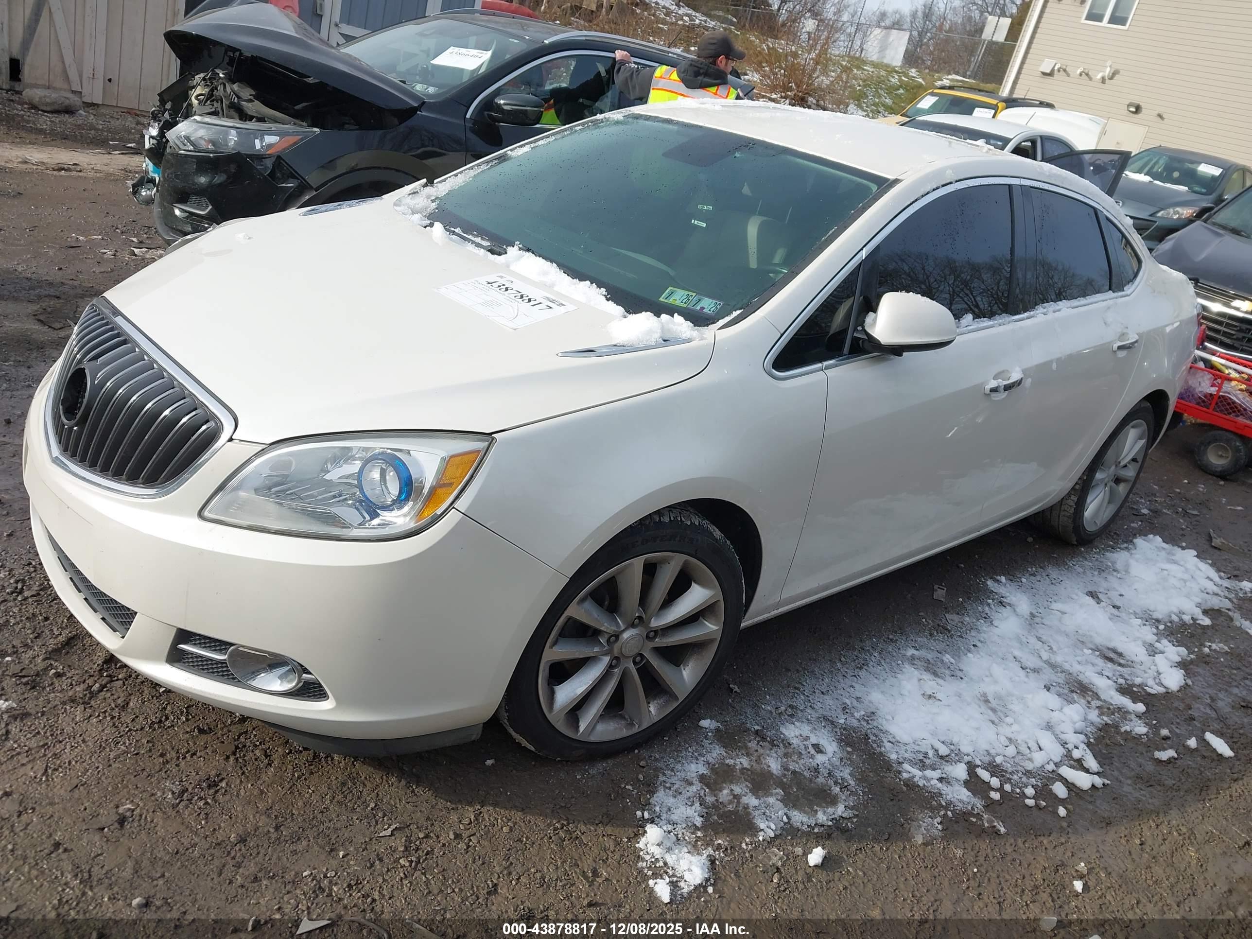 BUICK VERANO image 2