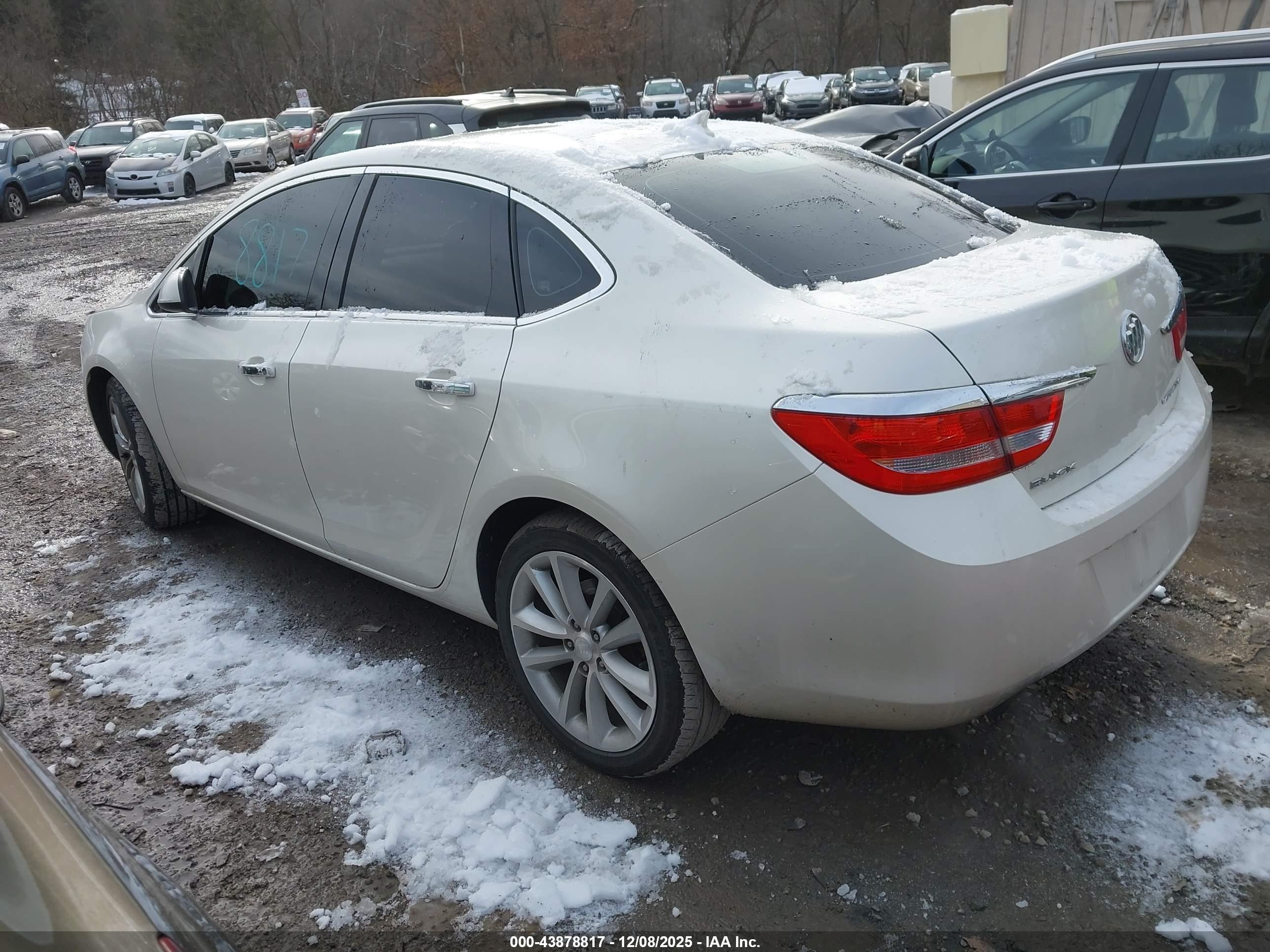 BUICK VERANO image 3