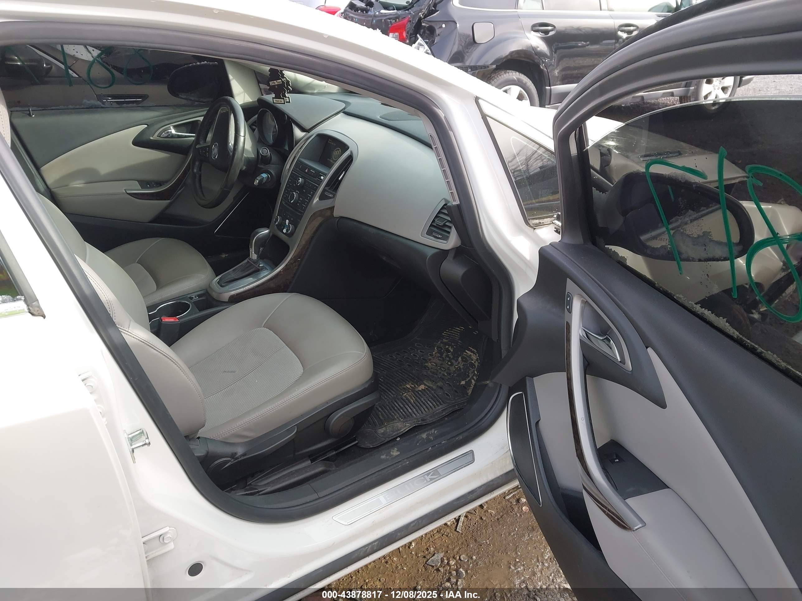 BUICK VERANO image 5