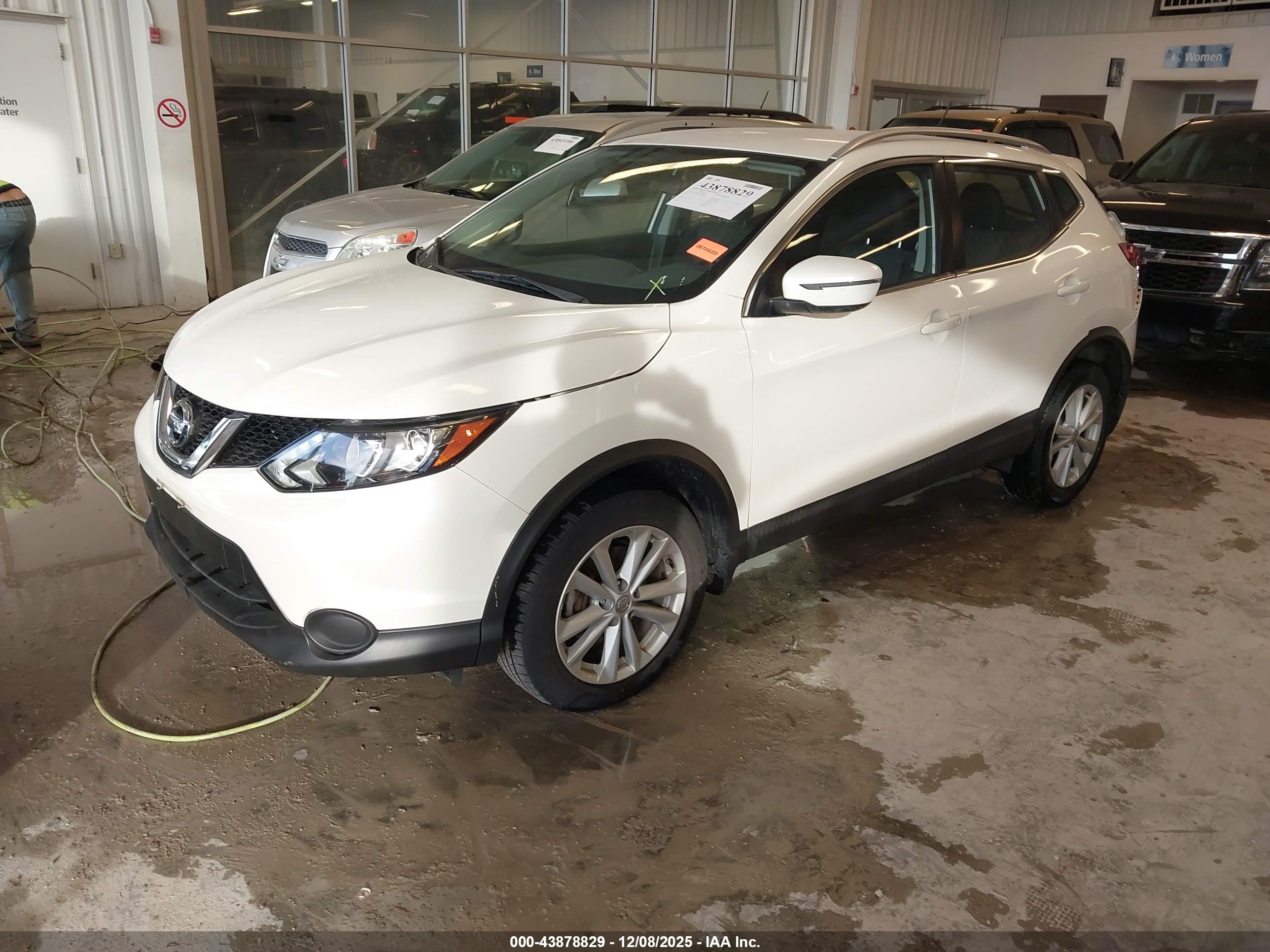 NISSAN ROGUE image 2