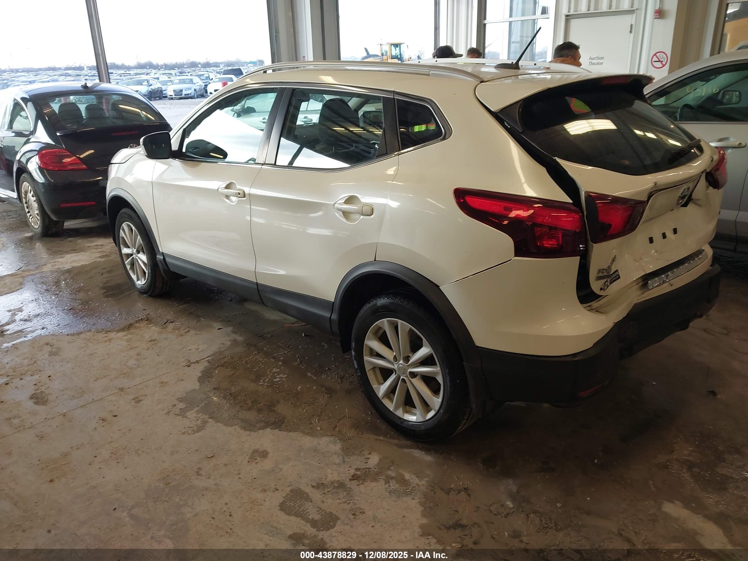 NISSAN ROGUE image 3