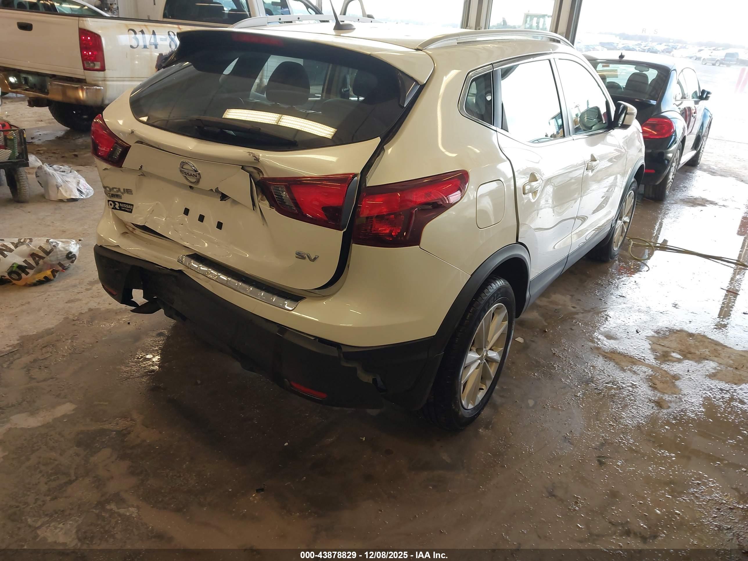 NISSAN ROGUE image 4