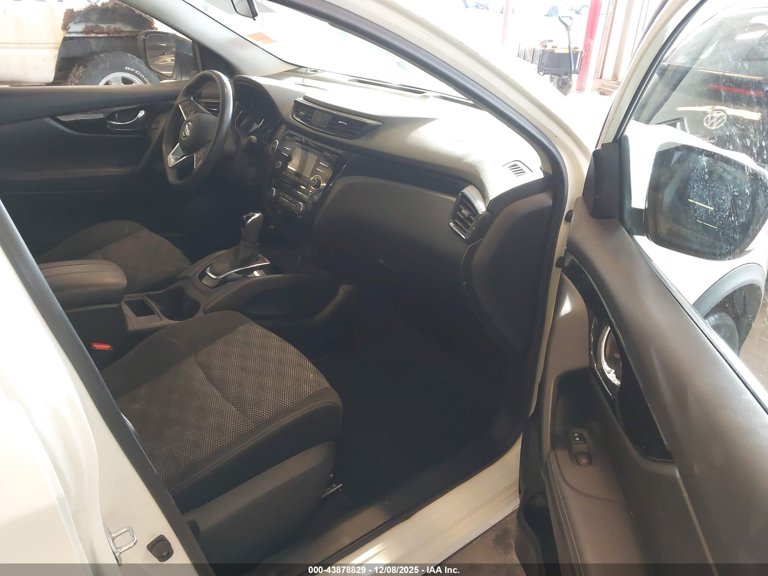 NISSAN ROGUE image 5