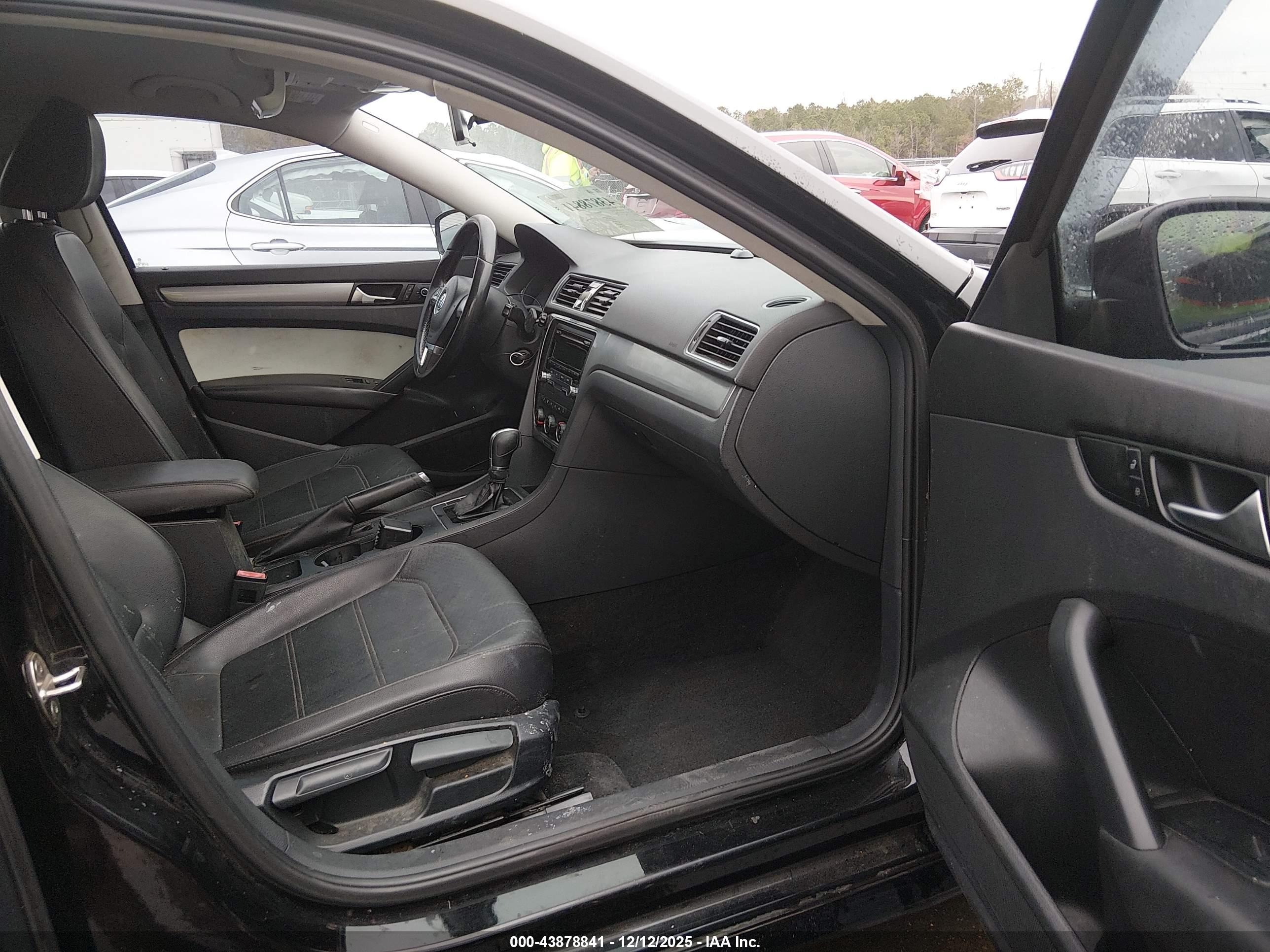 VOLKSWAGEN PASSAT image 5
