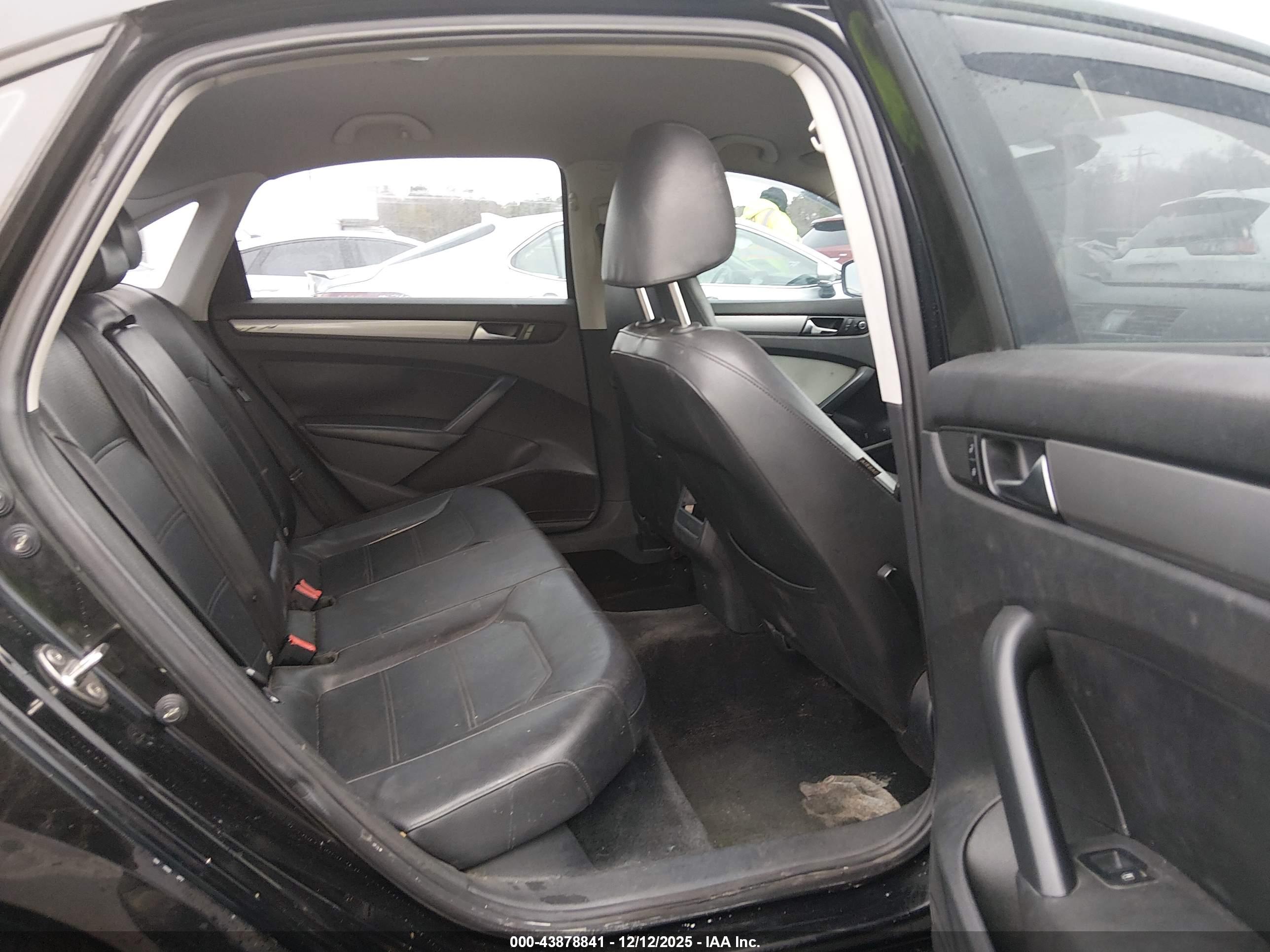 VOLKSWAGEN PASSAT image 8