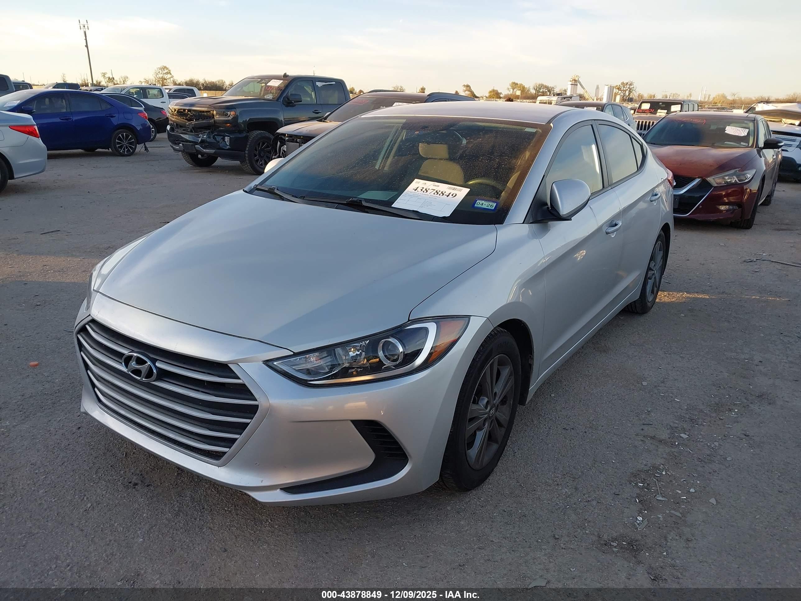 HYUNDAI ELANTRA image 2