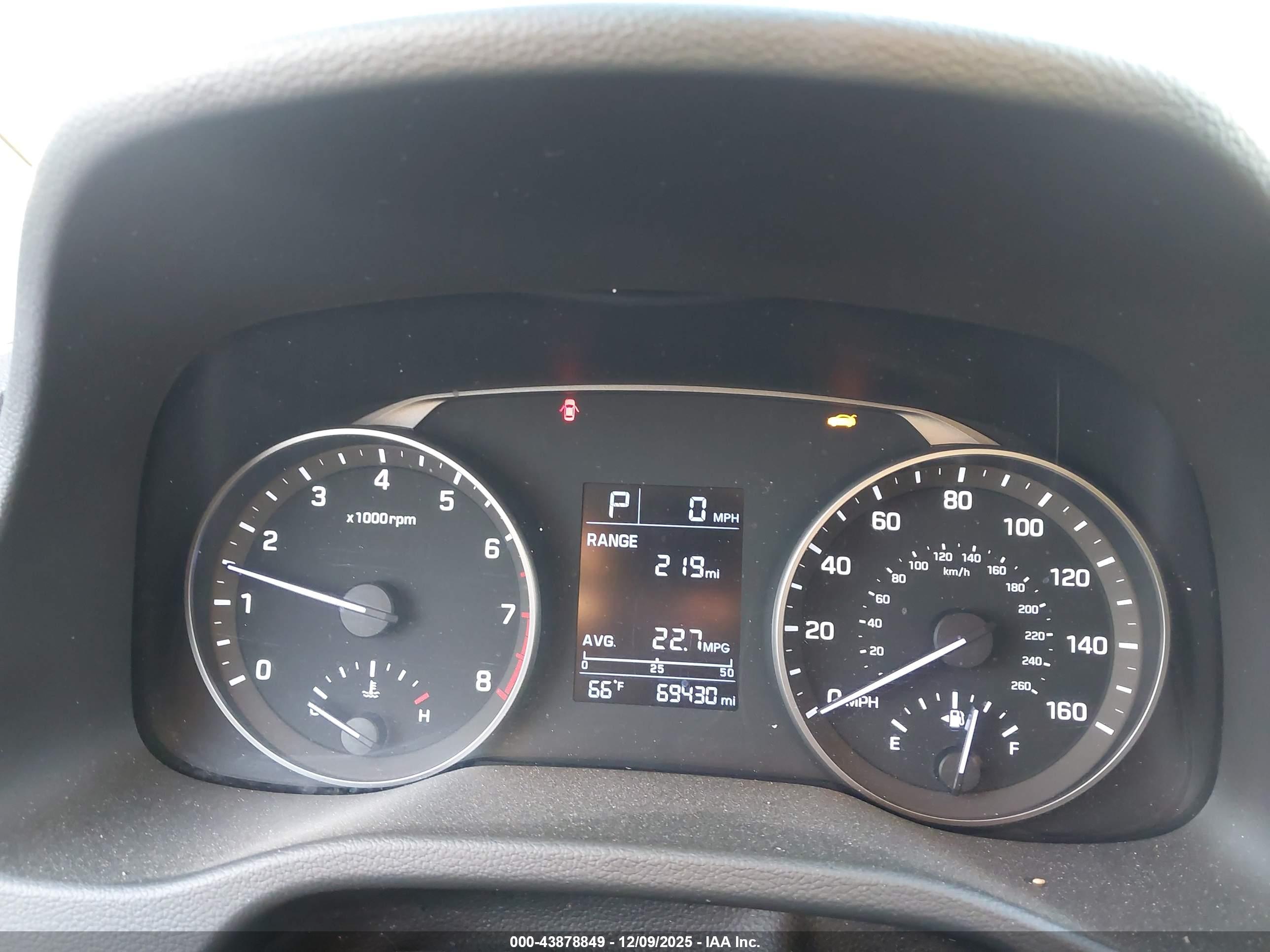 HYUNDAI ELANTRA image 7