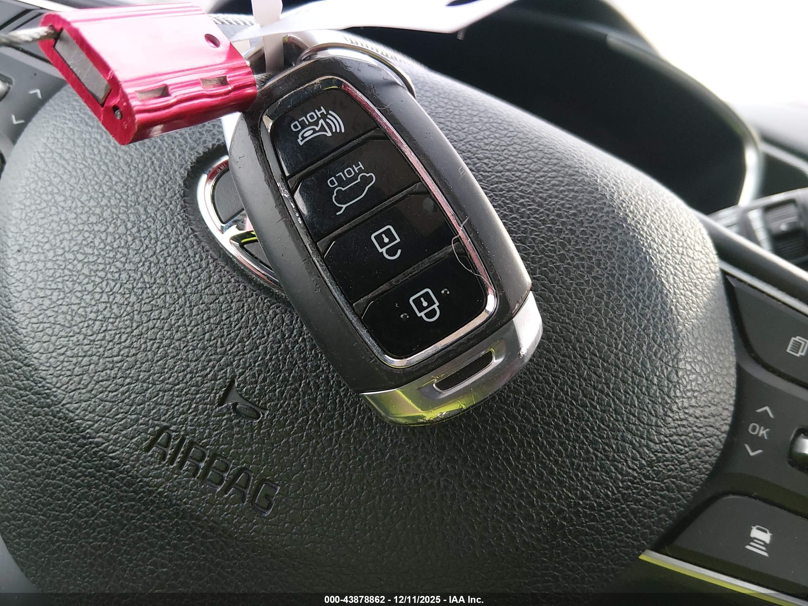 HYUNDAI SANTA image 11