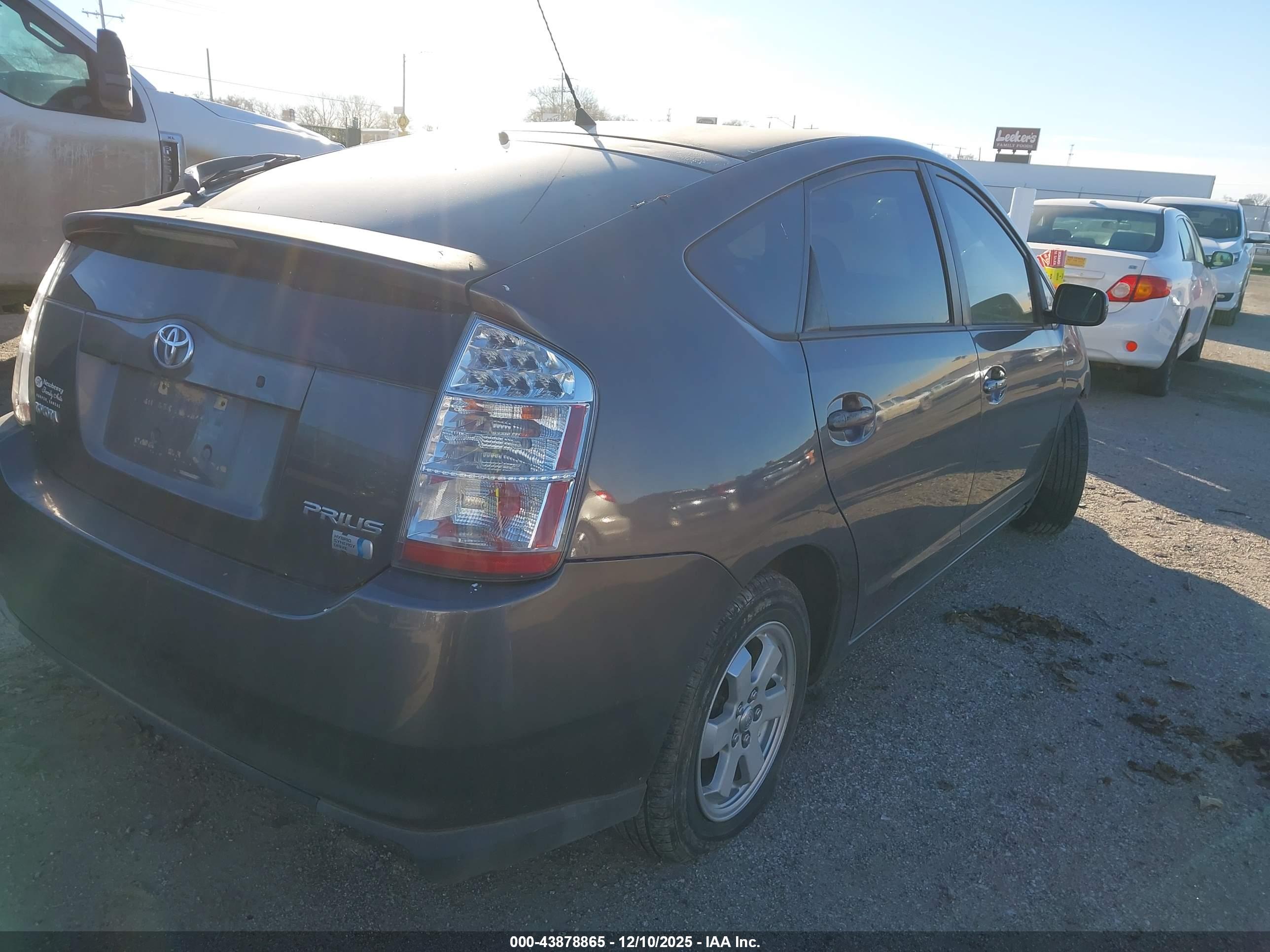 TOYOTA PRIUS image 4