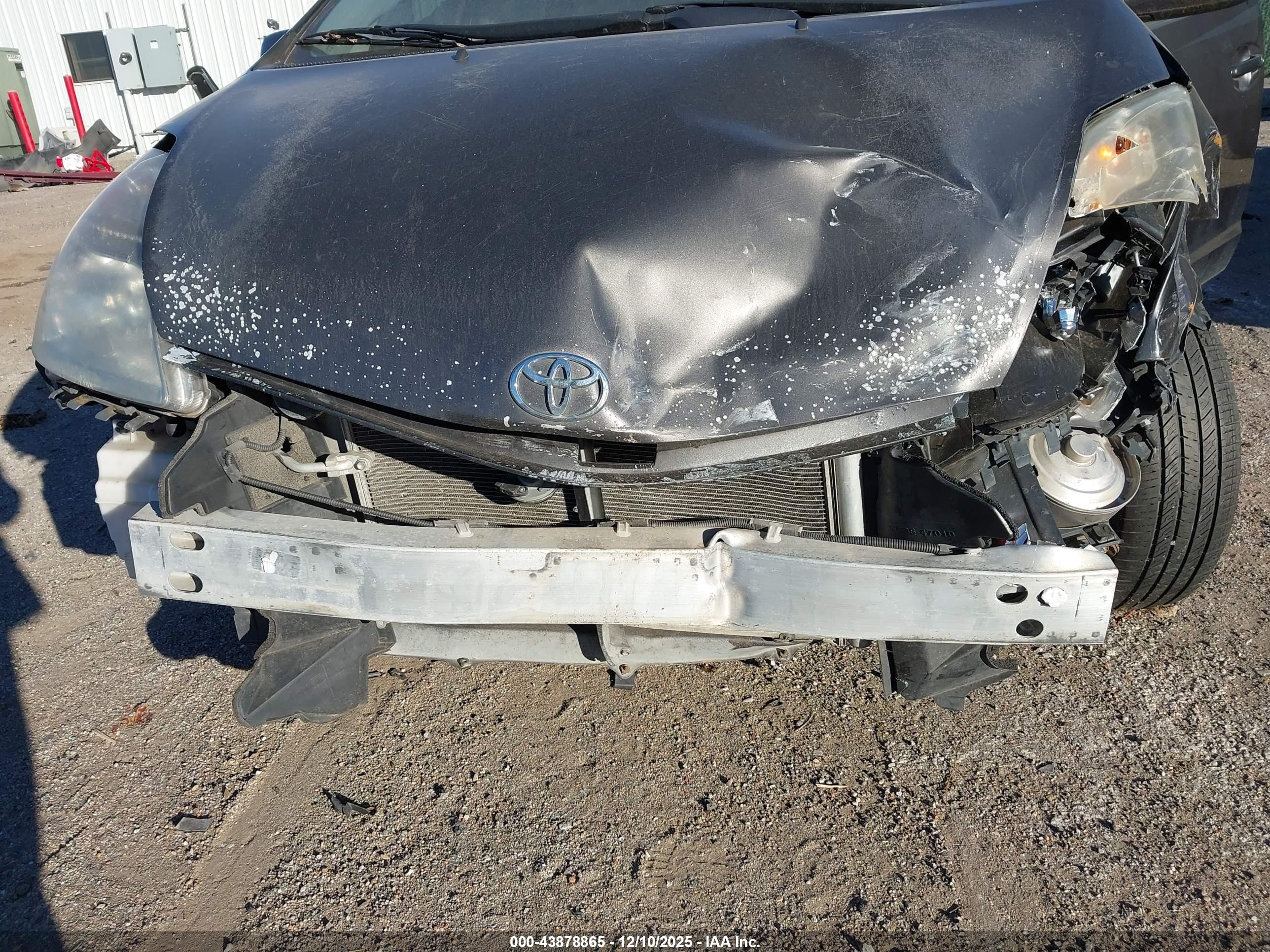 TOYOTA PRIUS image 6