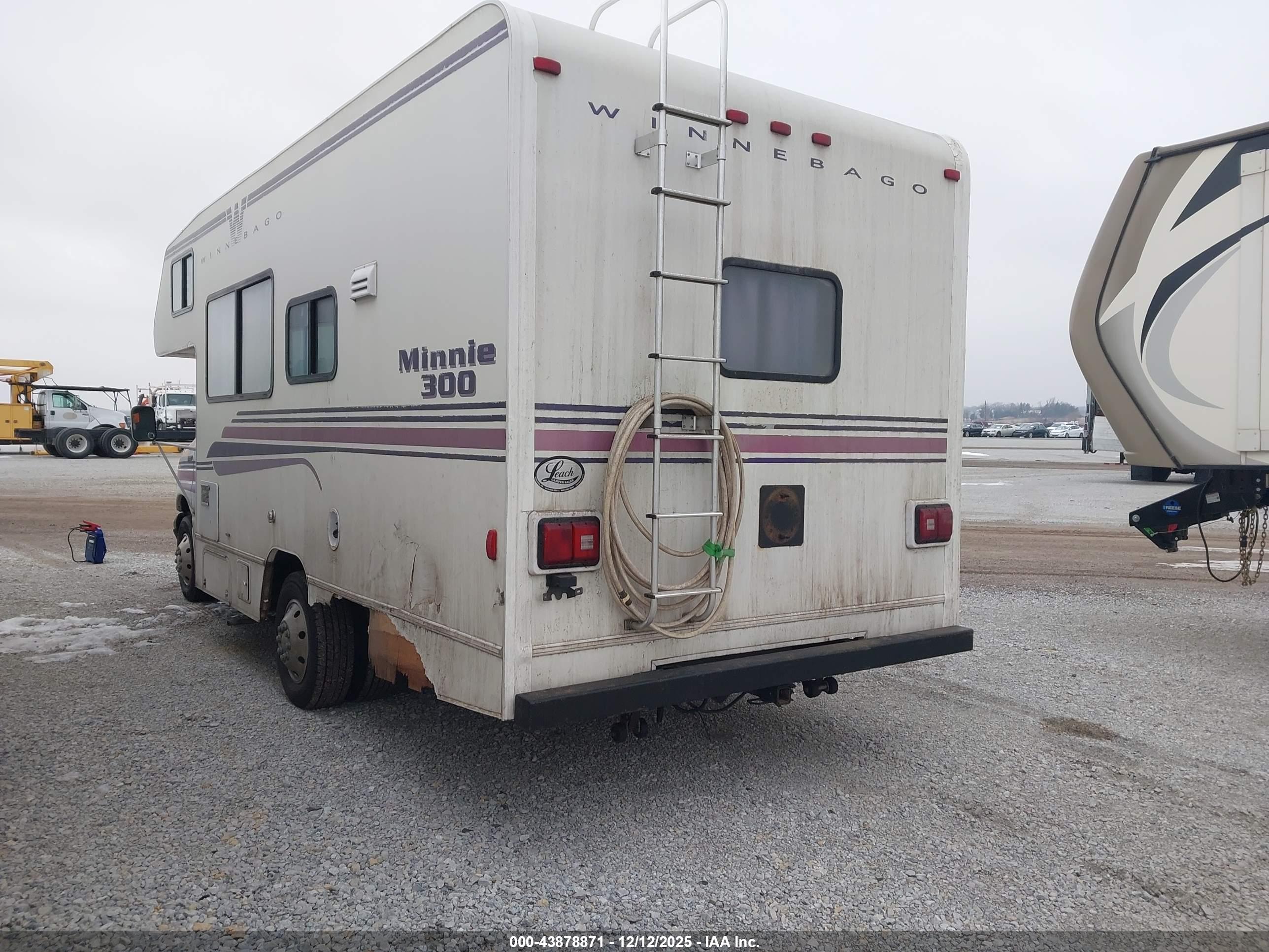 FORD ECONOLINE image 3