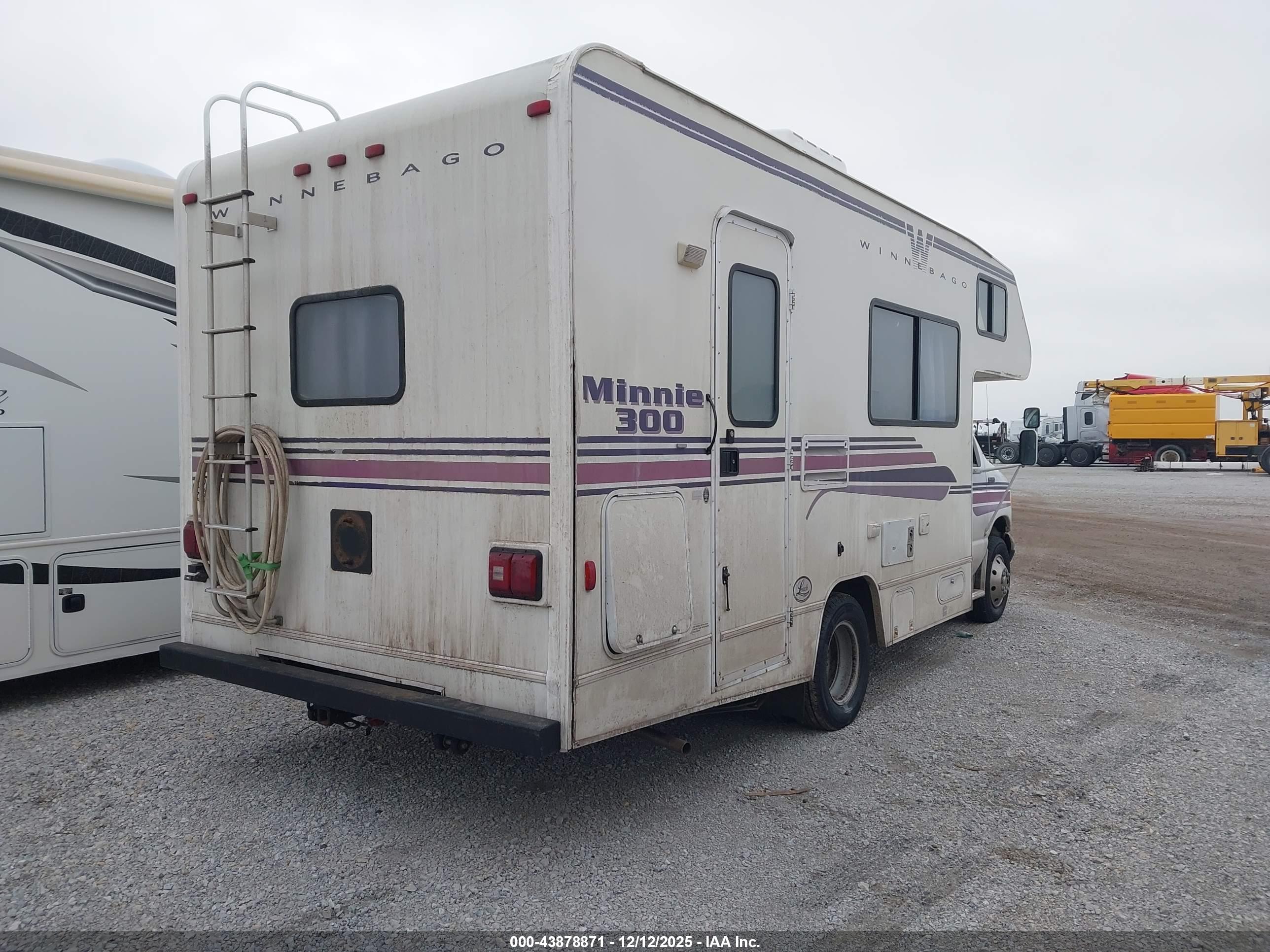 FORD ECONOLINE image 4