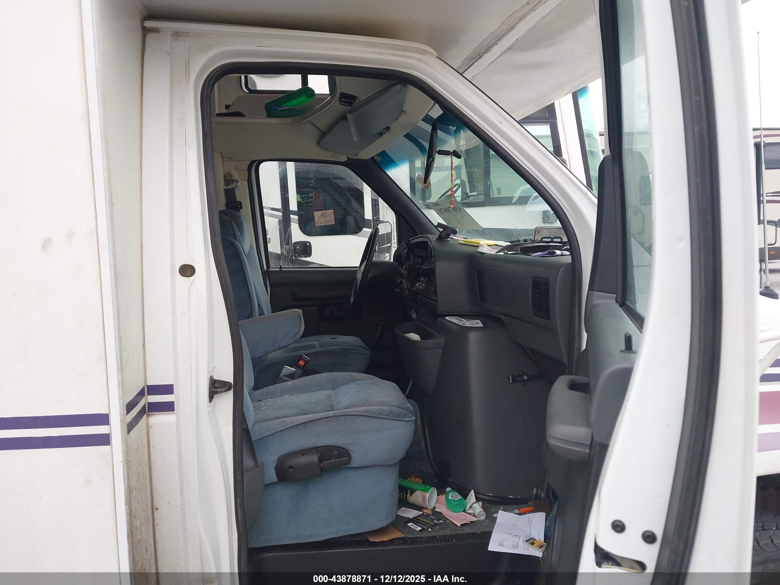 FORD ECONOLINE image 5