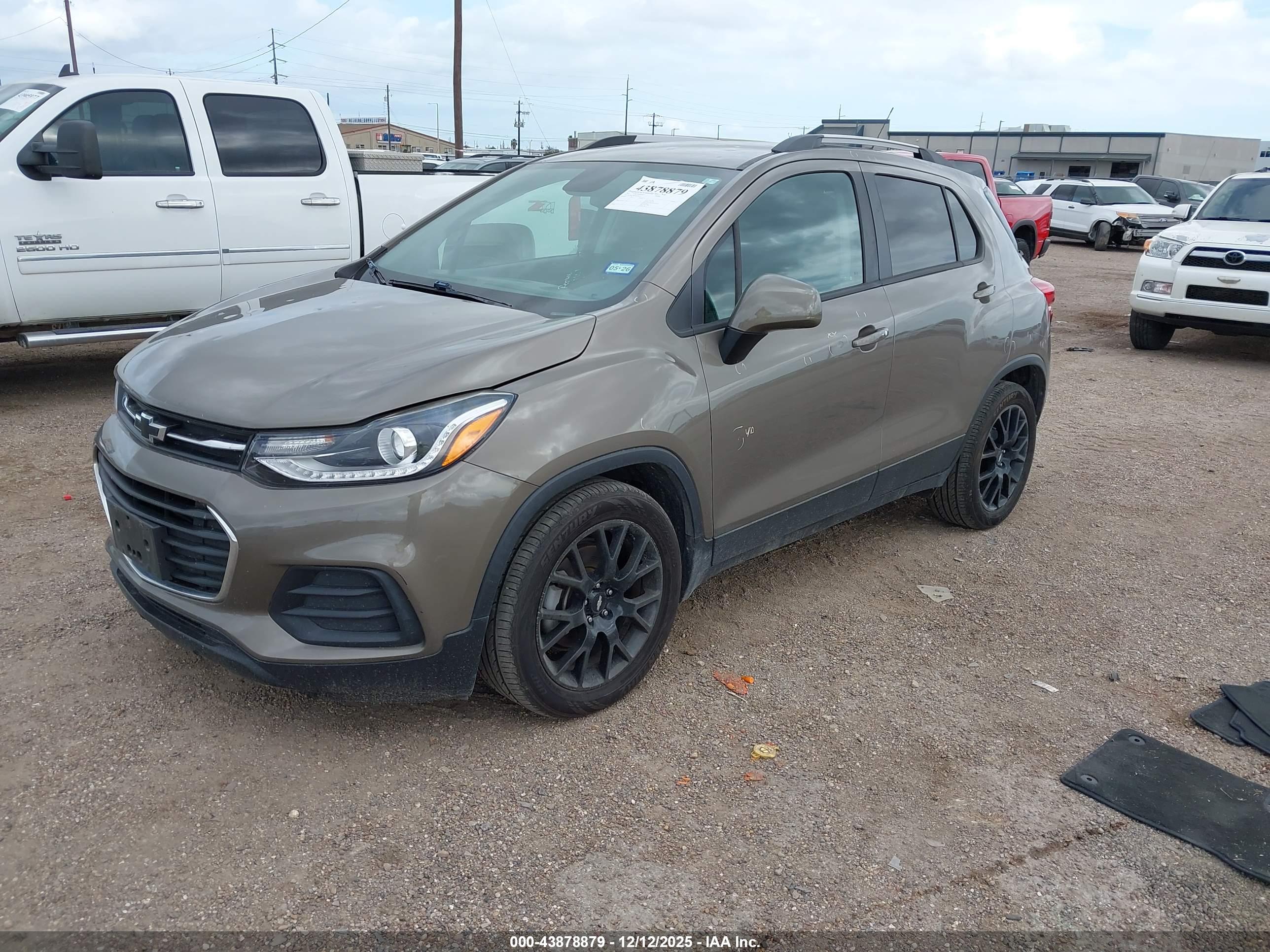CHEVROLET TRAX image 2