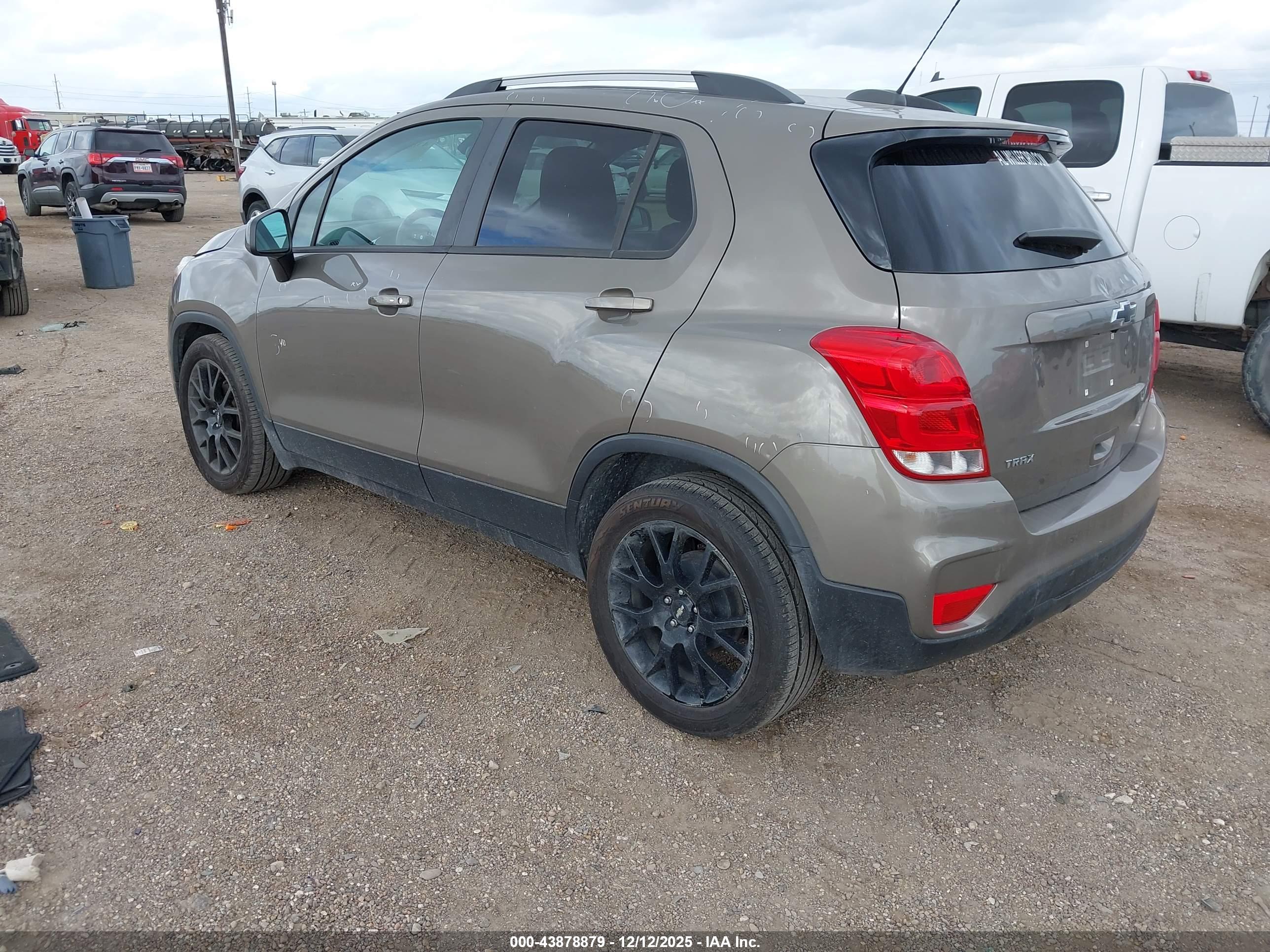 CHEVROLET TRAX image 3
